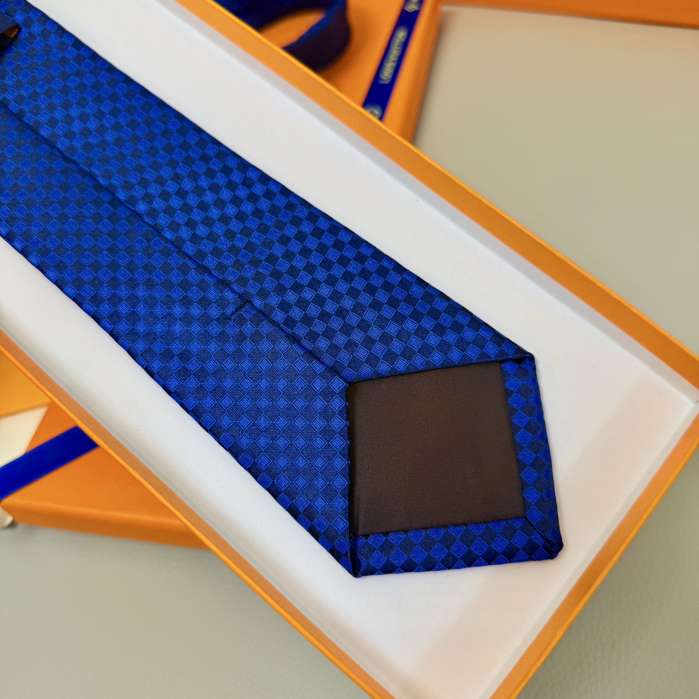 “Elegant Men’s Tie Bands: Crafty Fashion with Iconic Damier Pattern in 100% Silk” - 图片 8