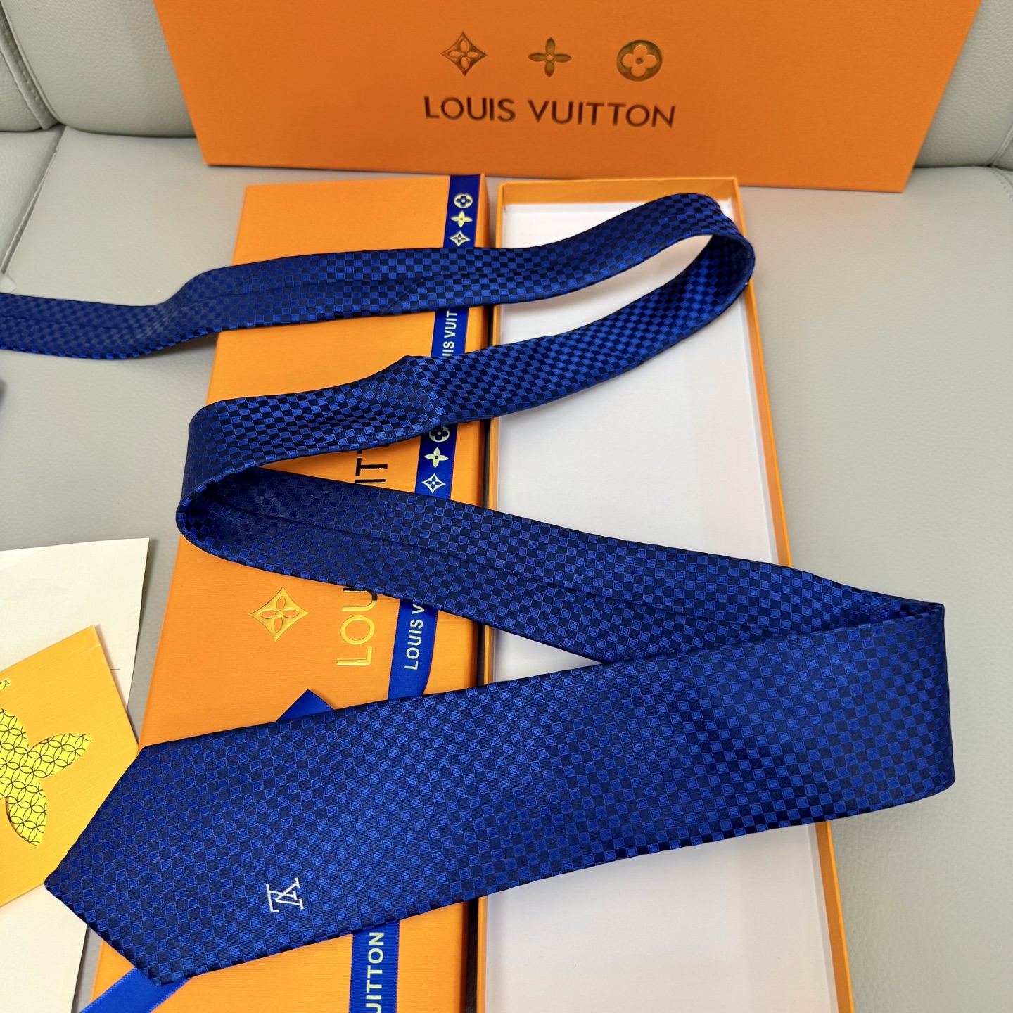 “Elegant Men’s Tie Bands: Crafty Fashion with Iconic Damier Pattern in 100% Silk” - 图片 6
