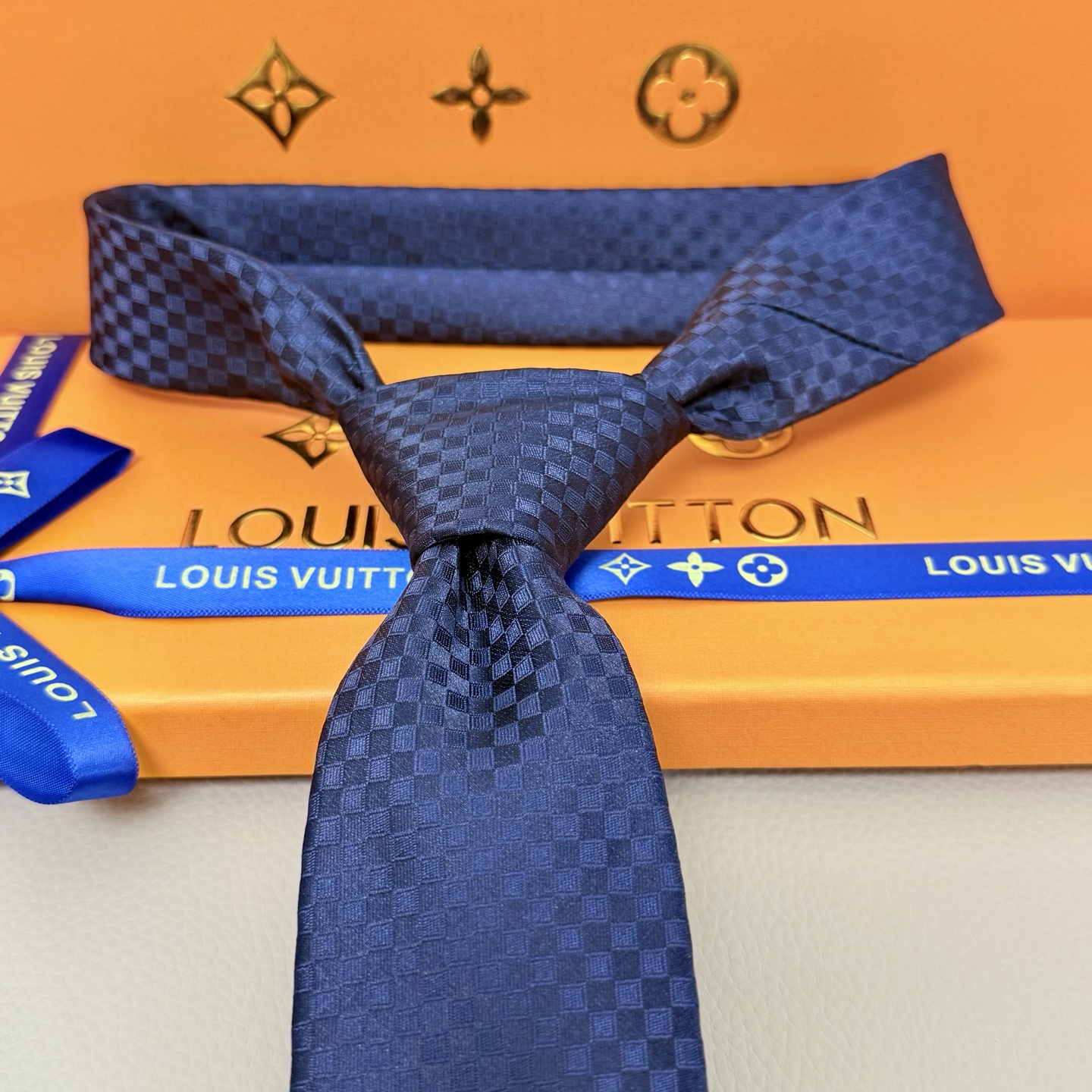 Stylish Male Tie Bands with Iconic Damier Pattern for Elegant Presentation - 图片 8