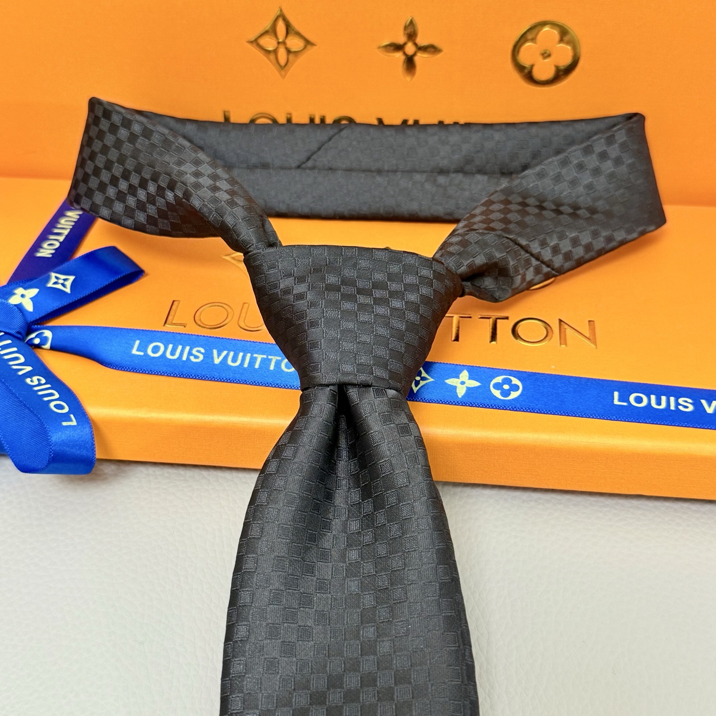 Luxurious Damier Pattern Male Tie Bands Elevate Craftsmanship and Style Integration - 图片 9