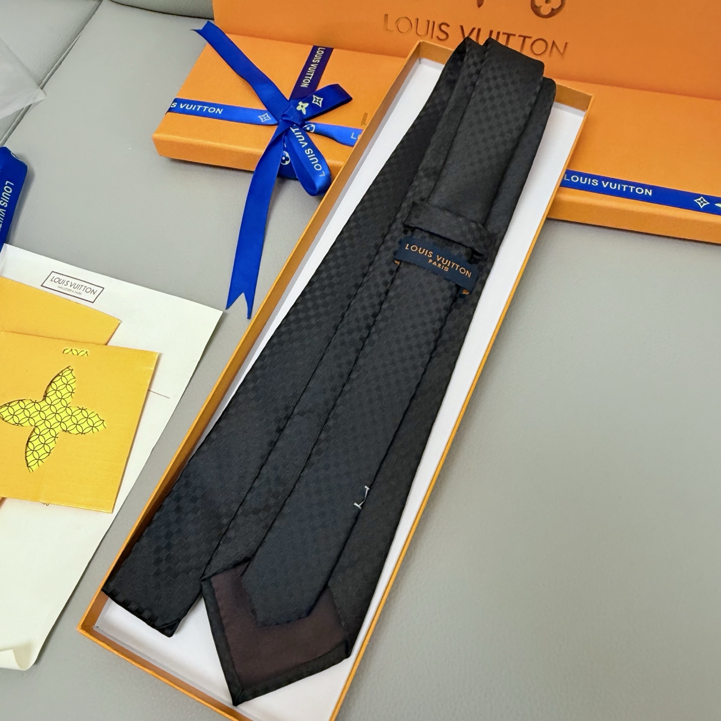 Luxurious Damier Pattern Male Tie Bands Elevate Craftsmanship and Style Integration - 图片 4