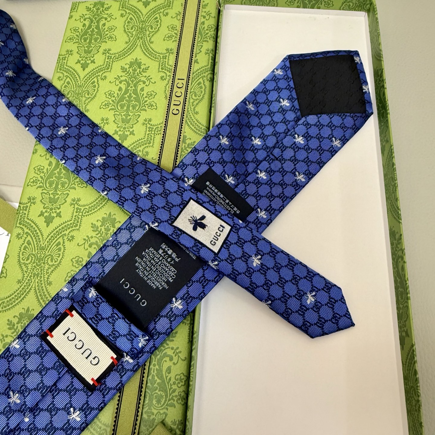 Gucci Bee Tie: Fashionable Men’s Office Focus with High-Quality Silk Fabric - 图片 5