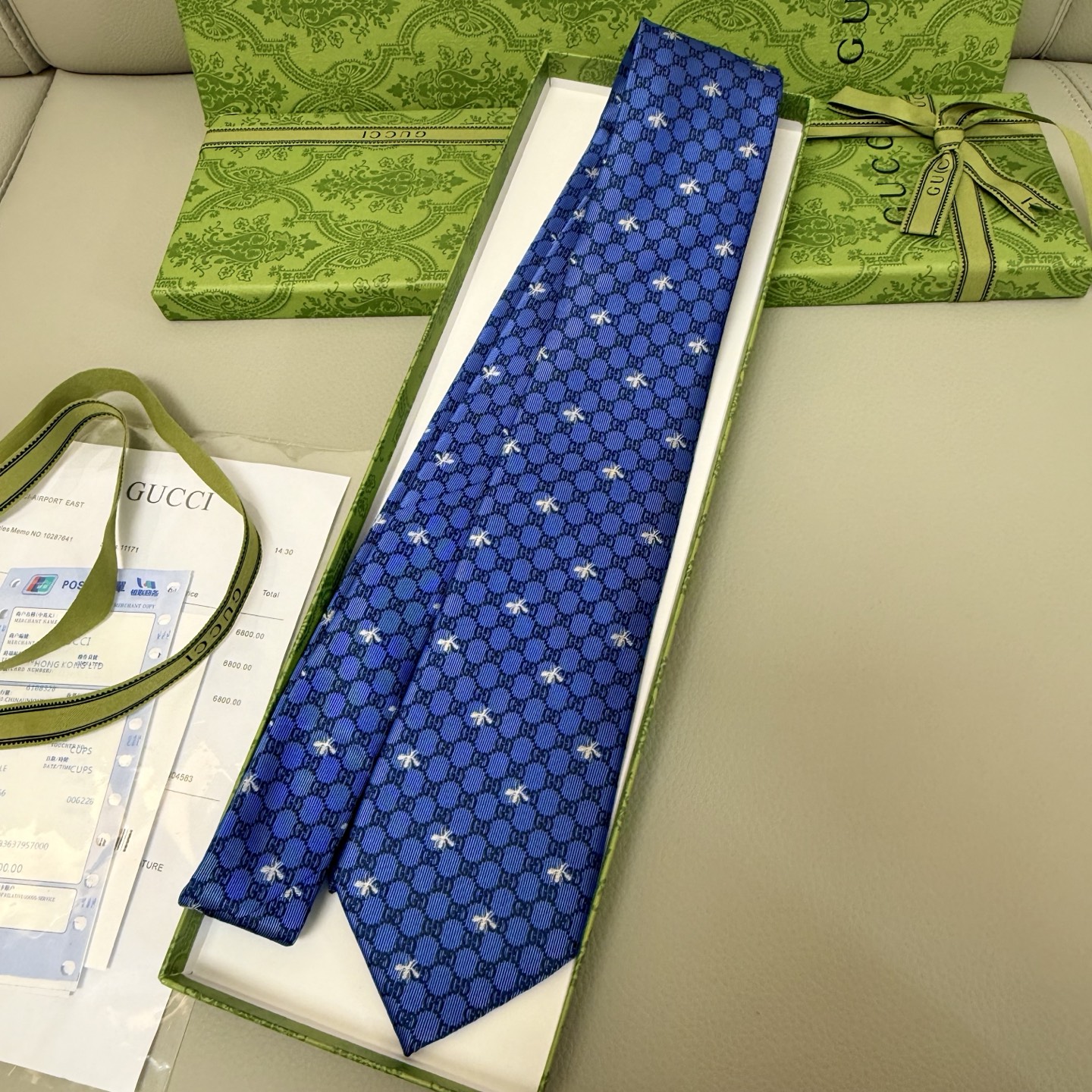 Gucci Bee Tie: Fashionable Men’s Office Focus with High-Quality Silk Fabric - 图片 4