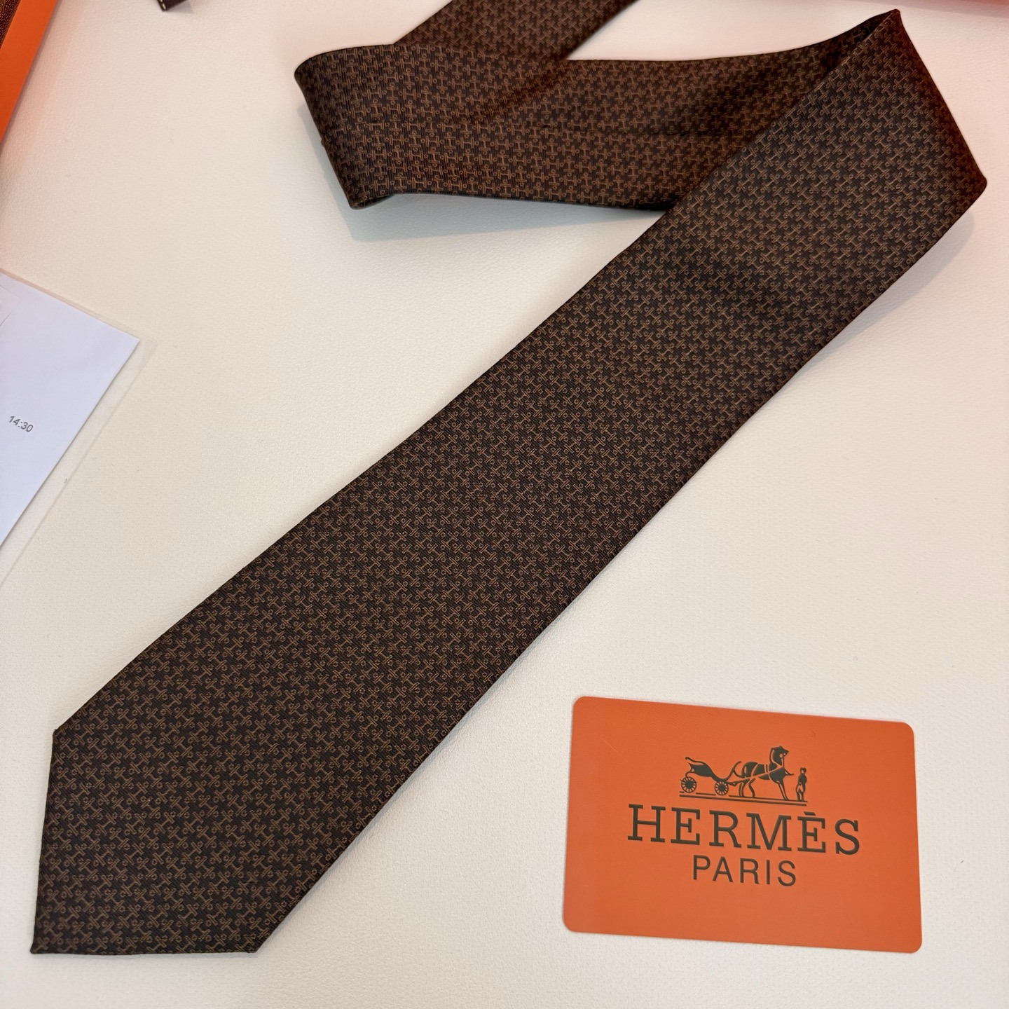 “Evolution of Men’s Fashion: 144 New Bands with Unique Stamped Ties Annually” - 图片 5