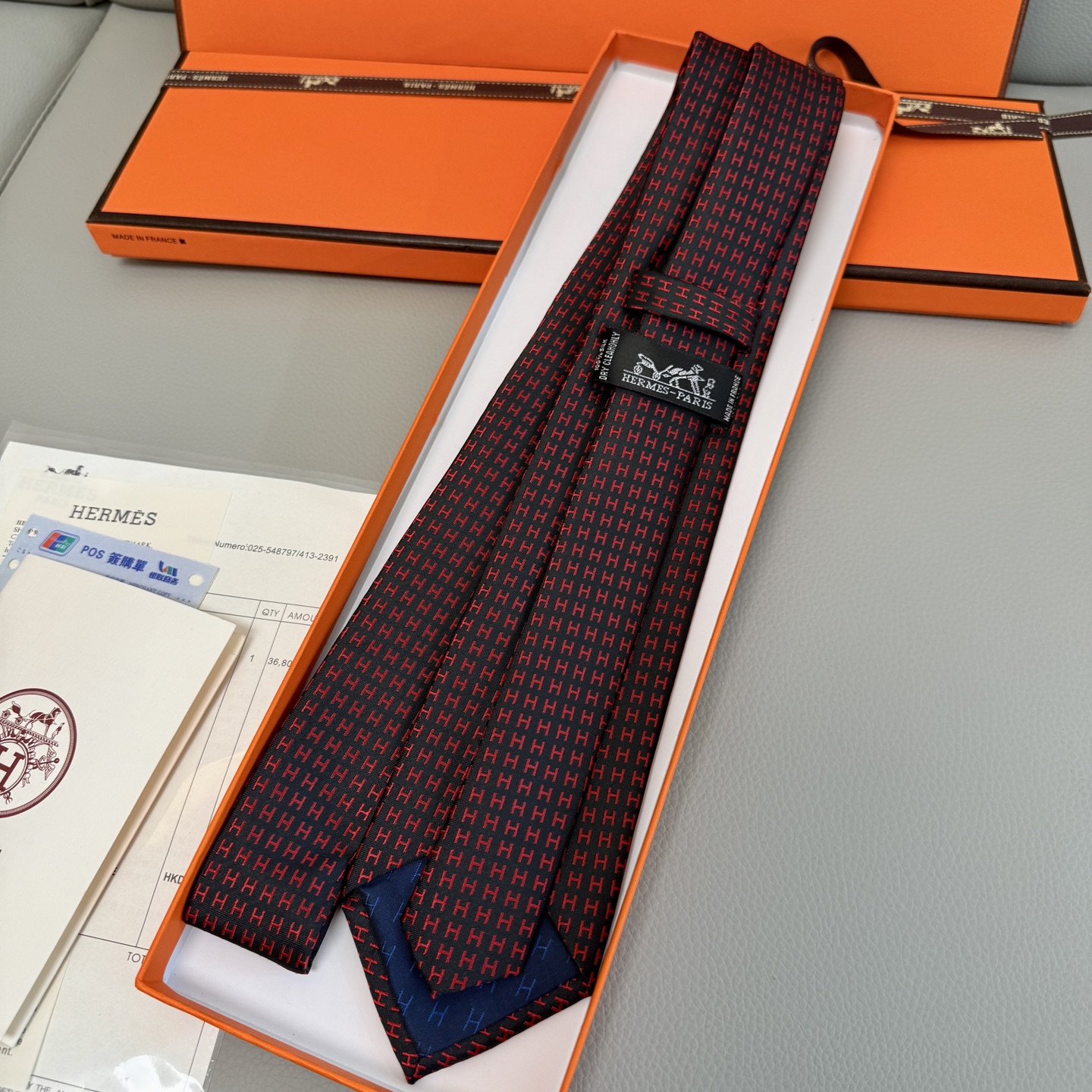 “14444 Pairs of H Ties: A Unique Collection of Rare Stamped Silk Ties” - 图片 4