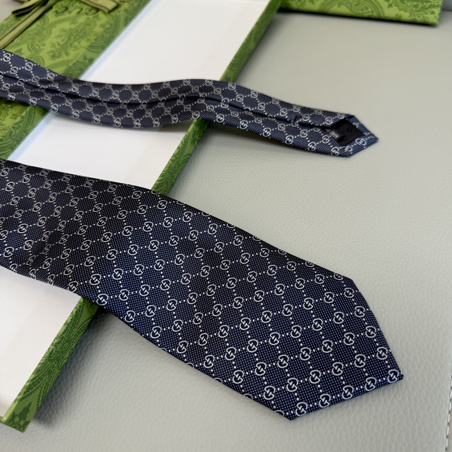 “Exclusive Gucci Men’s Tie Series with Classic Glogo Flower Design” - 图片 6