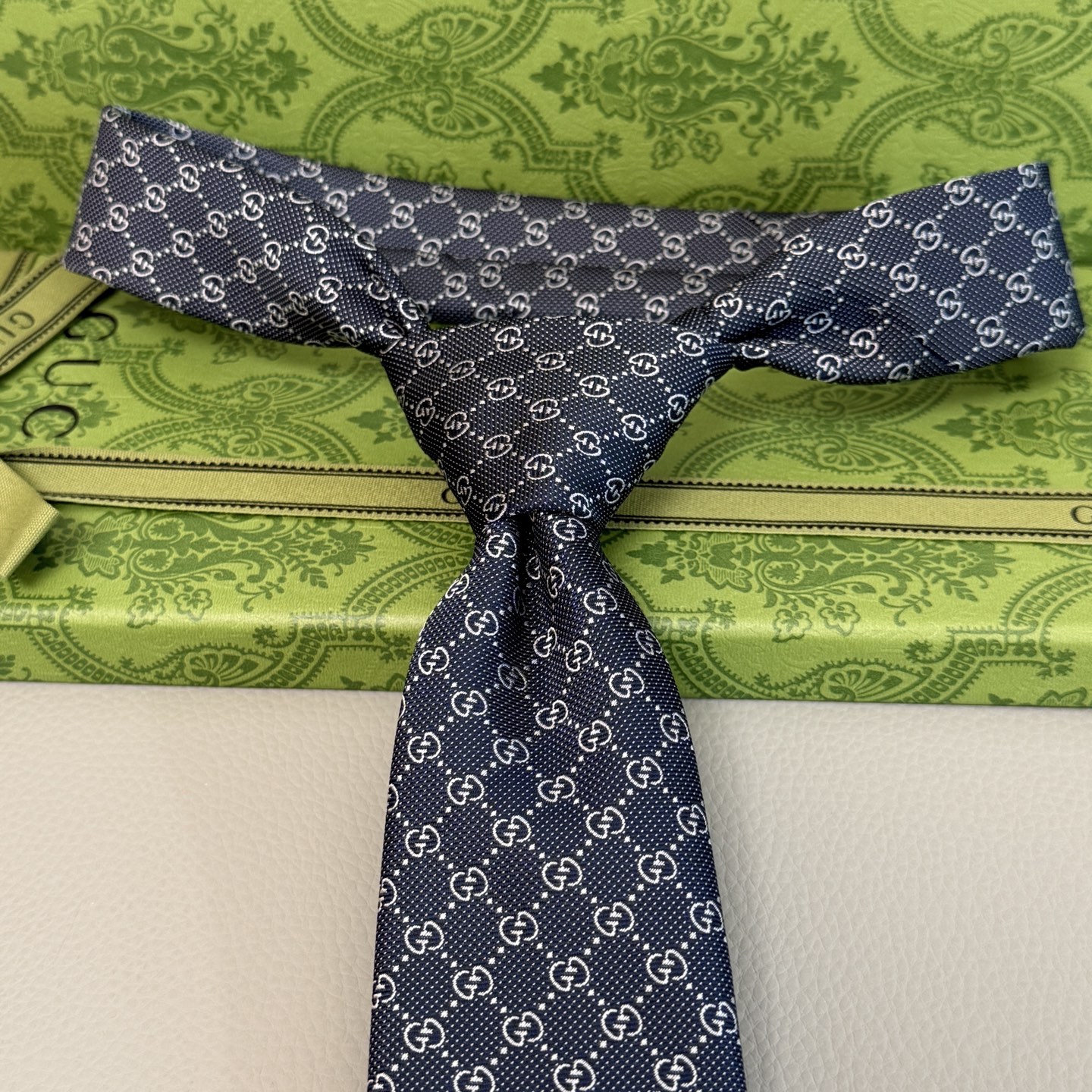 “Exclusive Gucci Men’s Tie Series with Classic Glogo Flower Design” - 图片 8