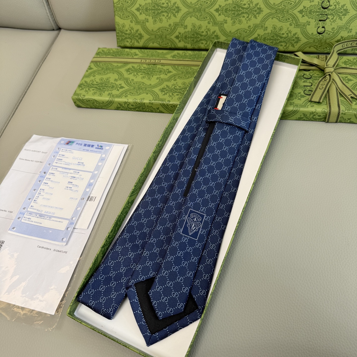 “144 Gucci Men’s Ties: Elegant Style with Classic Glogo Flower Design” - 图片 4