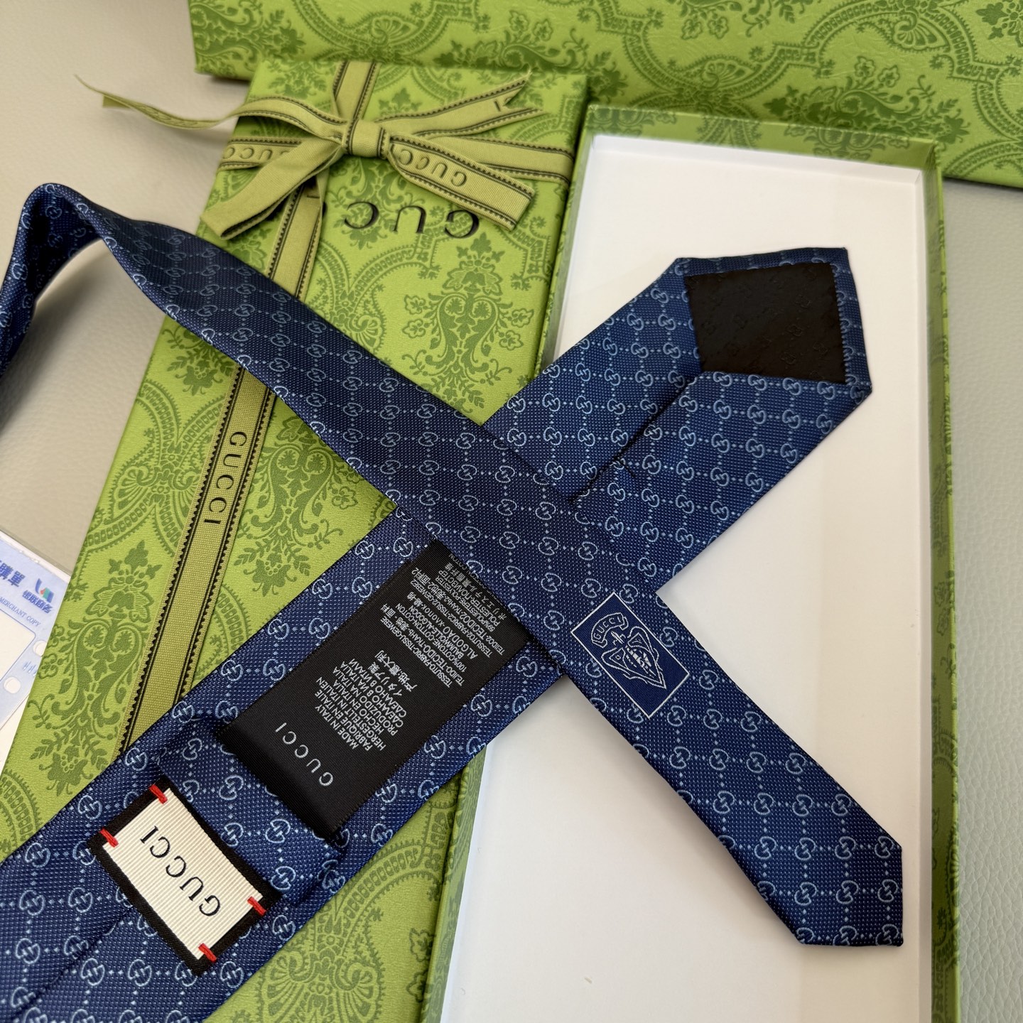 “144 Gucci Men’s Ties: Elegant Style with Classic Glogo Flower Design” - 图片 7