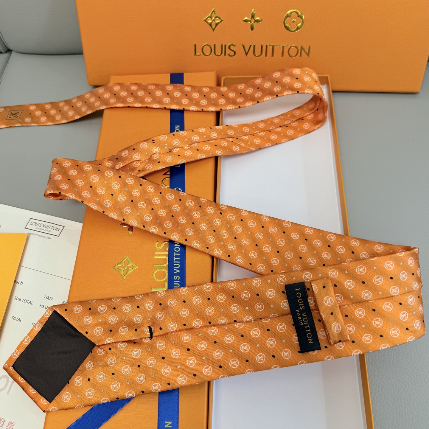 Luxury Silk Tie Collection: Elegant Design with Diamond Logo and Dark Colors - 图片 5