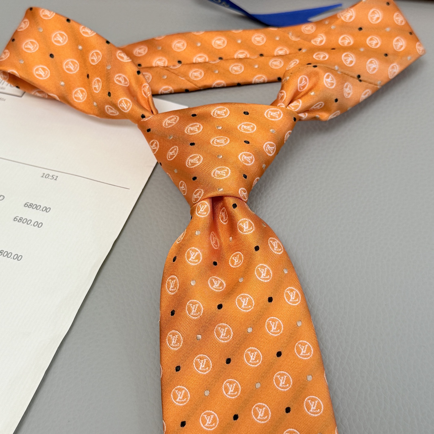 Luxury Silk Tie Collection: Elegant Design with Diamond Logo and Dark Colors - 图片 8