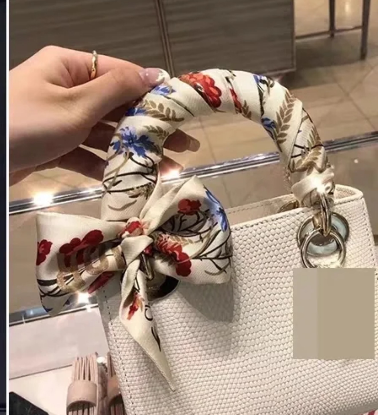 NO:306402,This mulberry silk scarf has a gorgeous pattern like a spring garden, colorful and yet elegant. The light fabric of imitation silk dances with the wind, as if wearing the beauty of nature on your body. Whether it is paired with a simple T-shirt or an elegant dress, it can instantly illuminate the overall look!  silk scarf streamers, streamers, hair tie, skirts, tees, t-shirt, real silk19860909批这款桑扶花丝巾,图案绚烂如春日花园,色彩斑斓又不失气质. 仿真丝轻盈面料随风舞动,仿佛把大自然的美丽都穿戴在了身上. 无论是搭配简约T恤还是优雅连衣裙,都能瞬间点亮整体Look！丝巾飘带,飘带，发束,skirts,tees，t-shirt,real silk,accessory