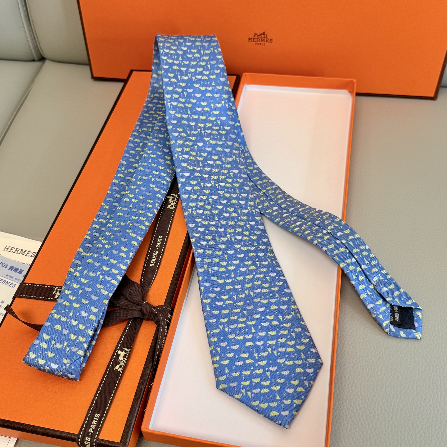 Evolution of Ayatollah Family’s Stamped Ties: A 144-Year Journey of Style Transformation - 图片 4