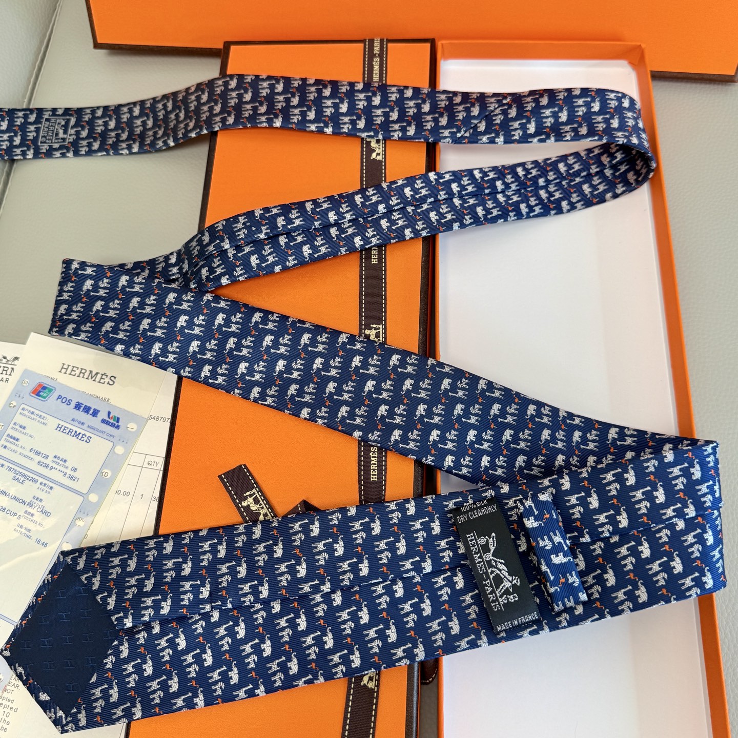 Evolution of Men’s Ties: From Geometric to Animal Prints, Reflecting Personalities - 图片 4