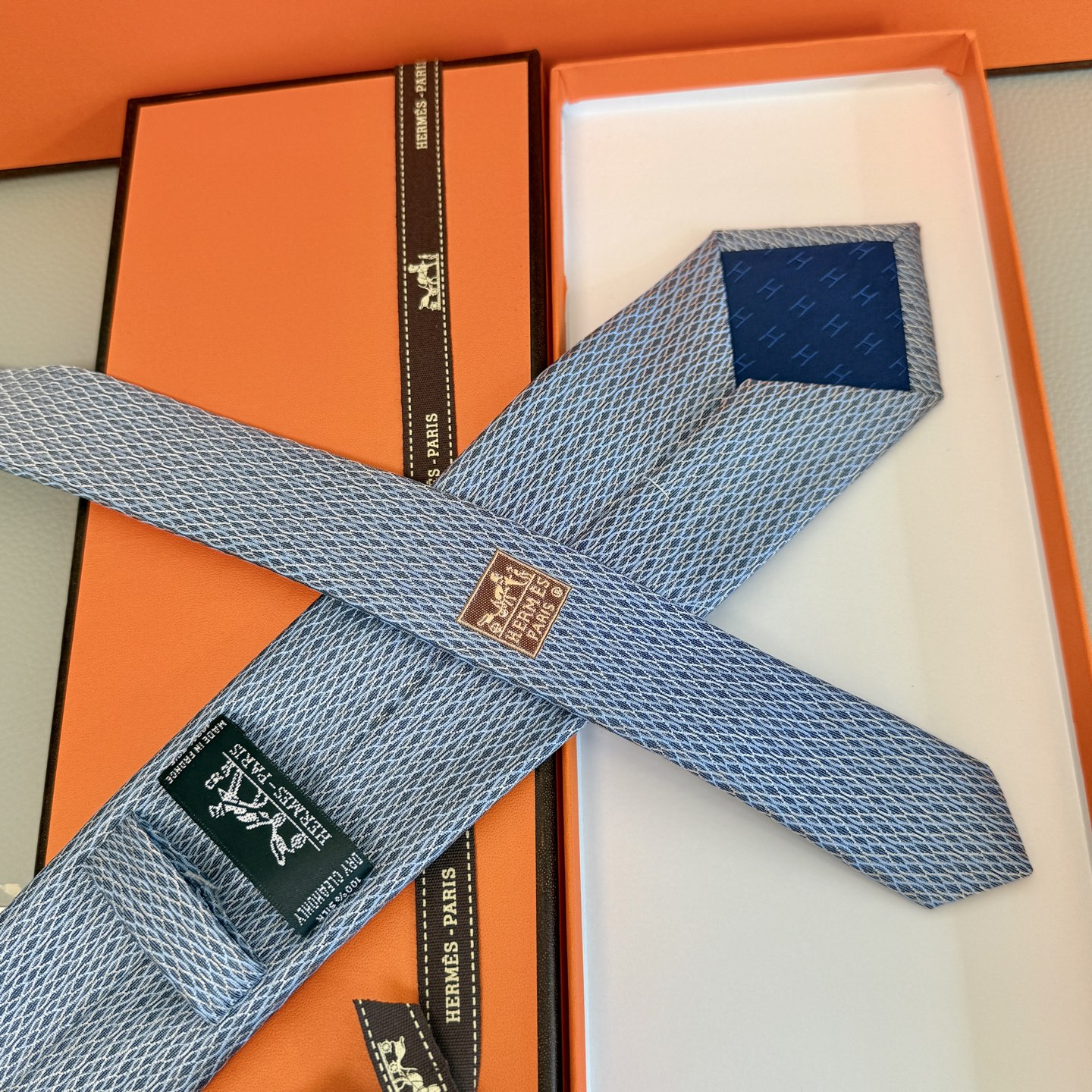 “New Male Bands with Unique Stamped Ties: Richer Style Featuring Animals and Daily Life” - 图片 9