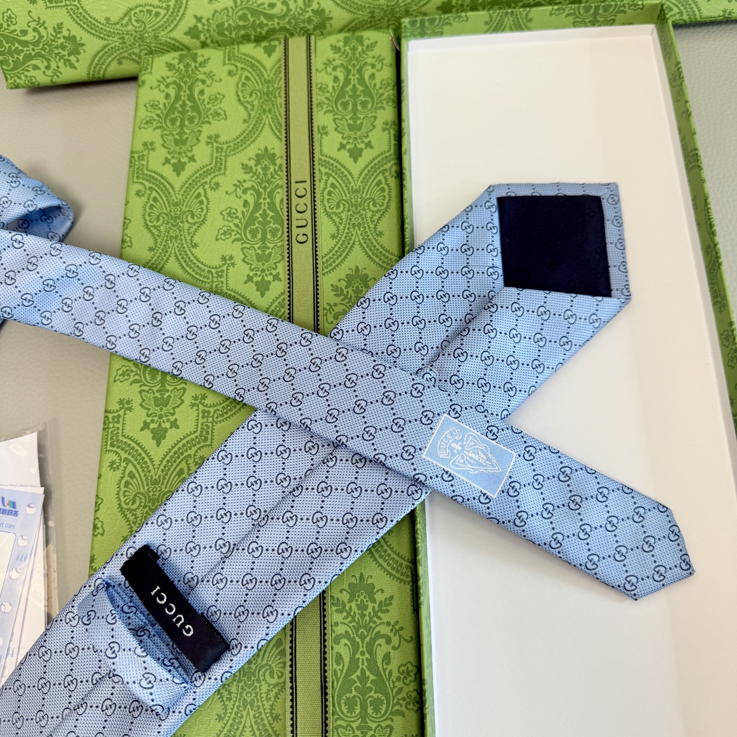 “Vintage Gucci Male Ties: Classic Glogo Flower for Elegant Fashion Statement” - 图片 9