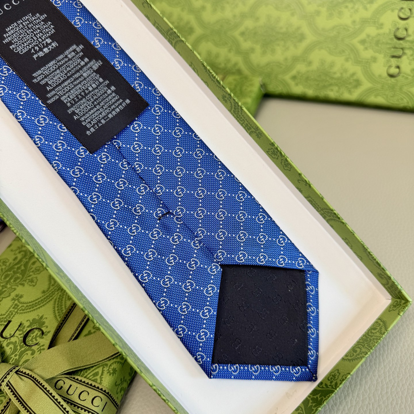 “Rare Gucci Male Ties: Elegant Style with Classic Glogo Flower Detail” - 图片 8