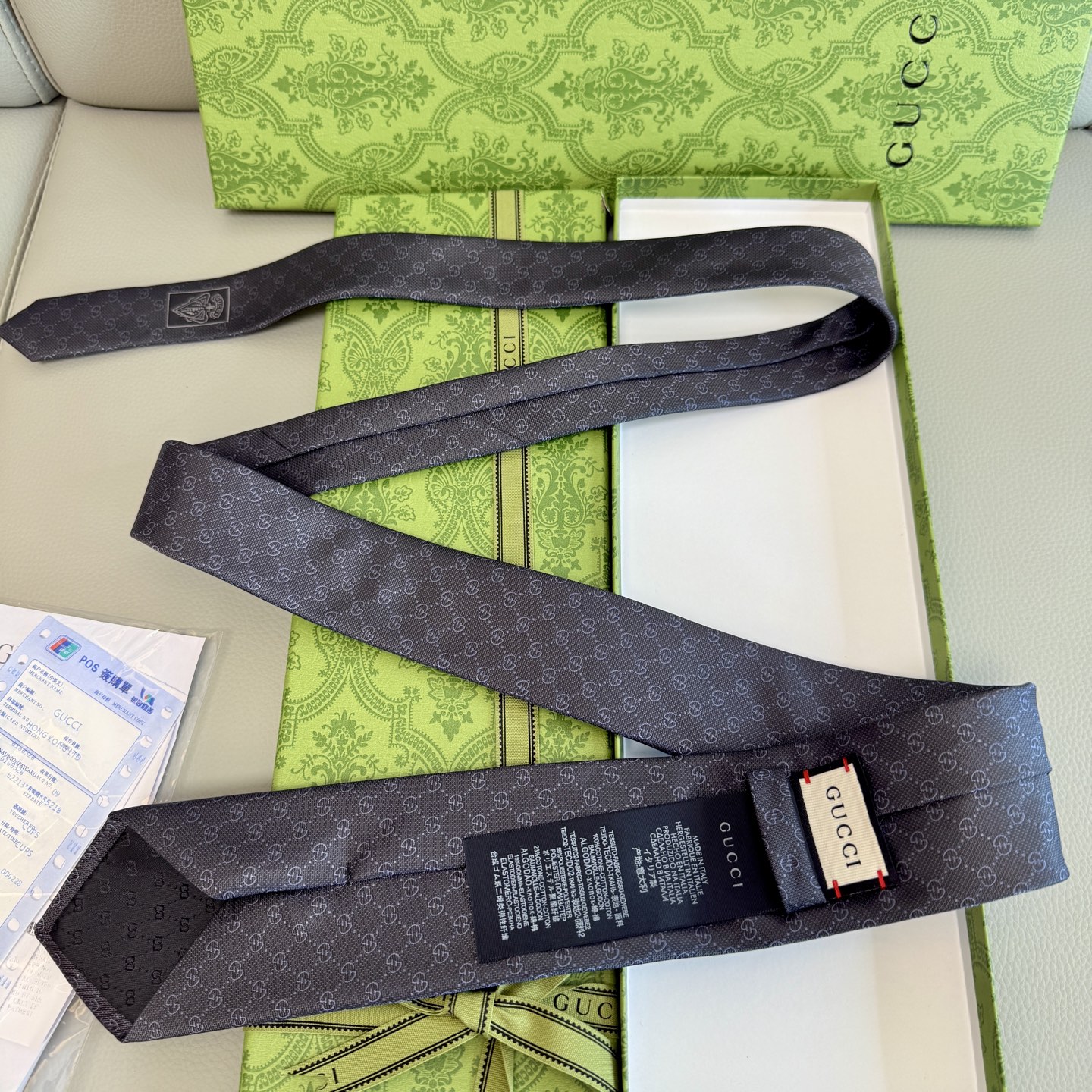 “Rare Gucci Male Ties: Elegant Style with Fashion, 100% Silk Custom” - 图片 7
