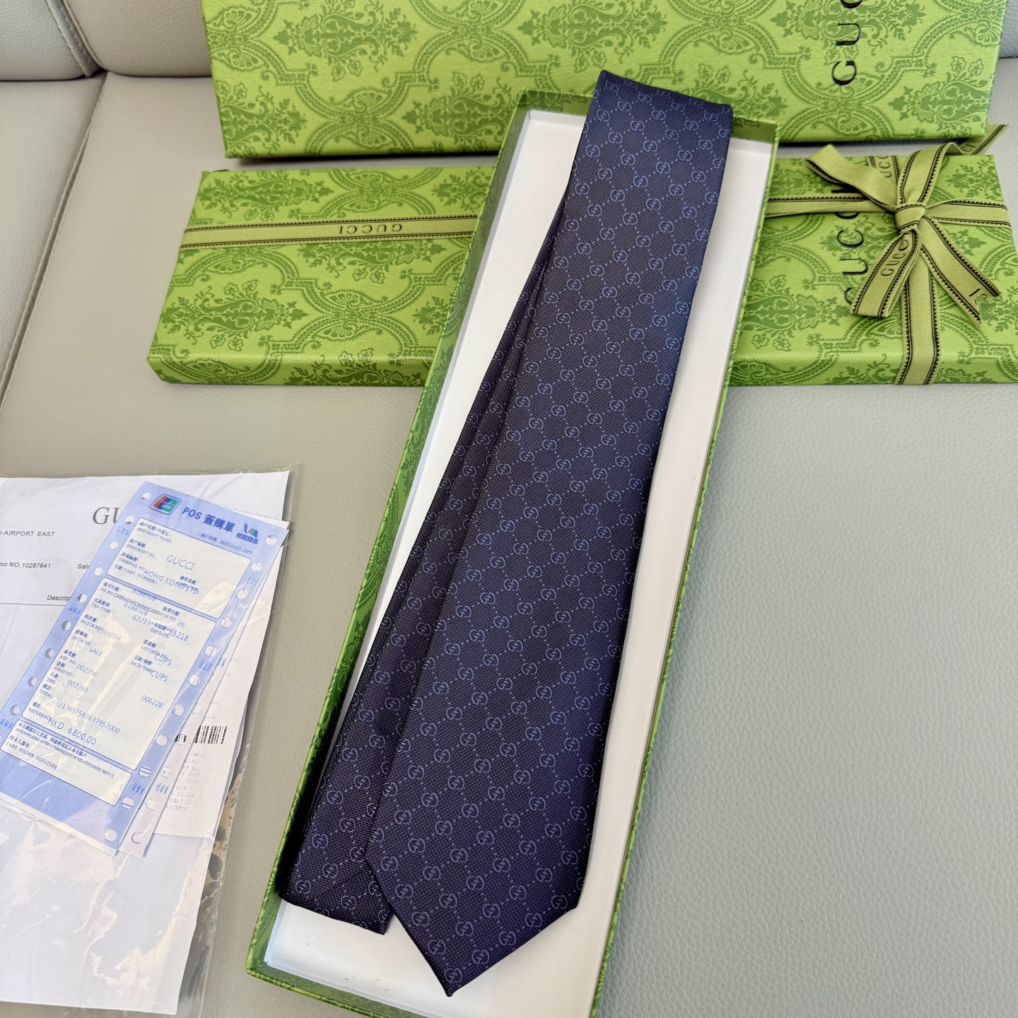 “Rare Gucci Male Ties: Elegant Style with Fashion, 100% Silk Custom” - 图片 4