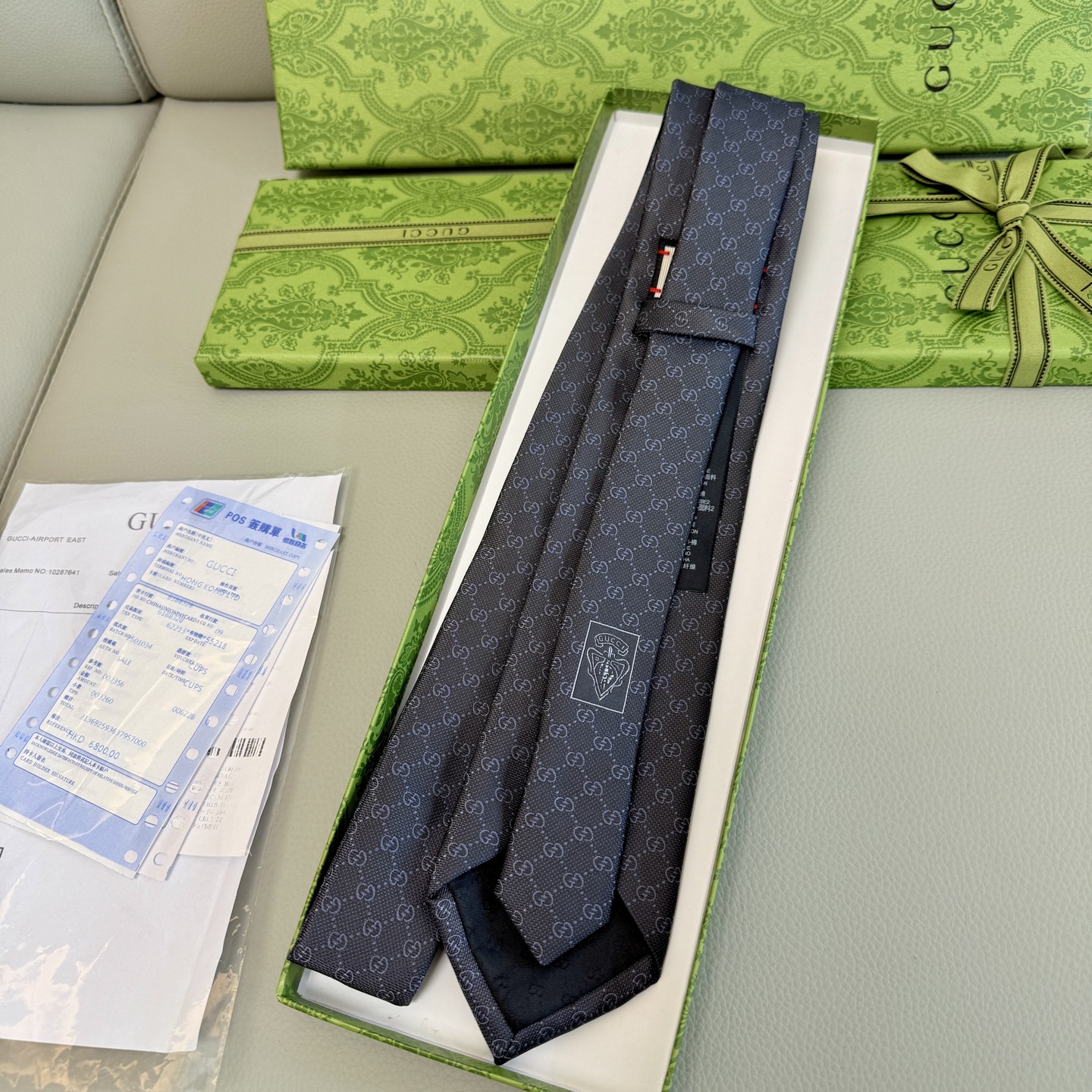 “Rare Gucci Male Ties: Elegant Style with Fashion, 100% Silk Custom” - 图片 5