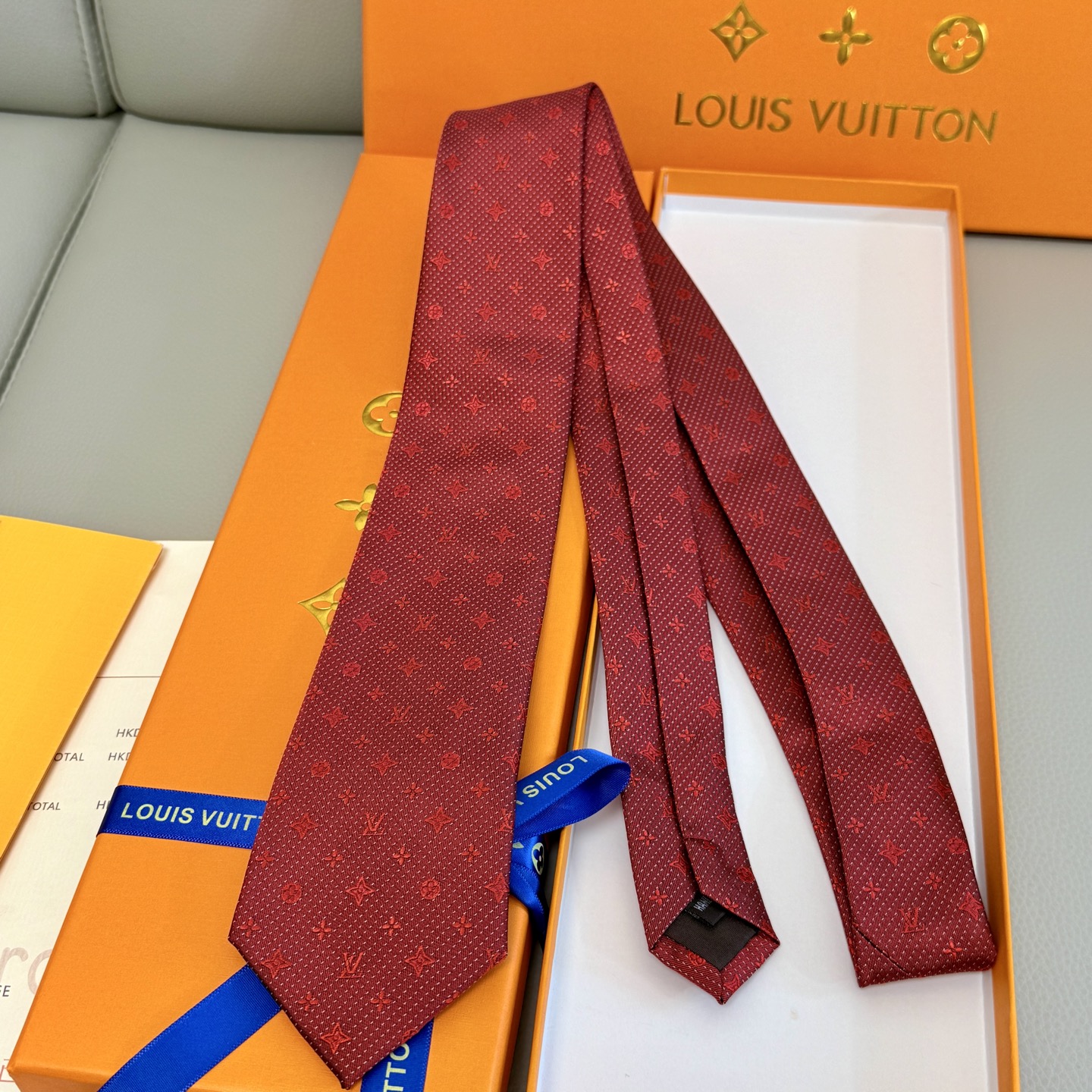 Luxury Louis Vuitton Men’s Bands Showcase Crafty Fashion with Damier Pattern. - 图片 8