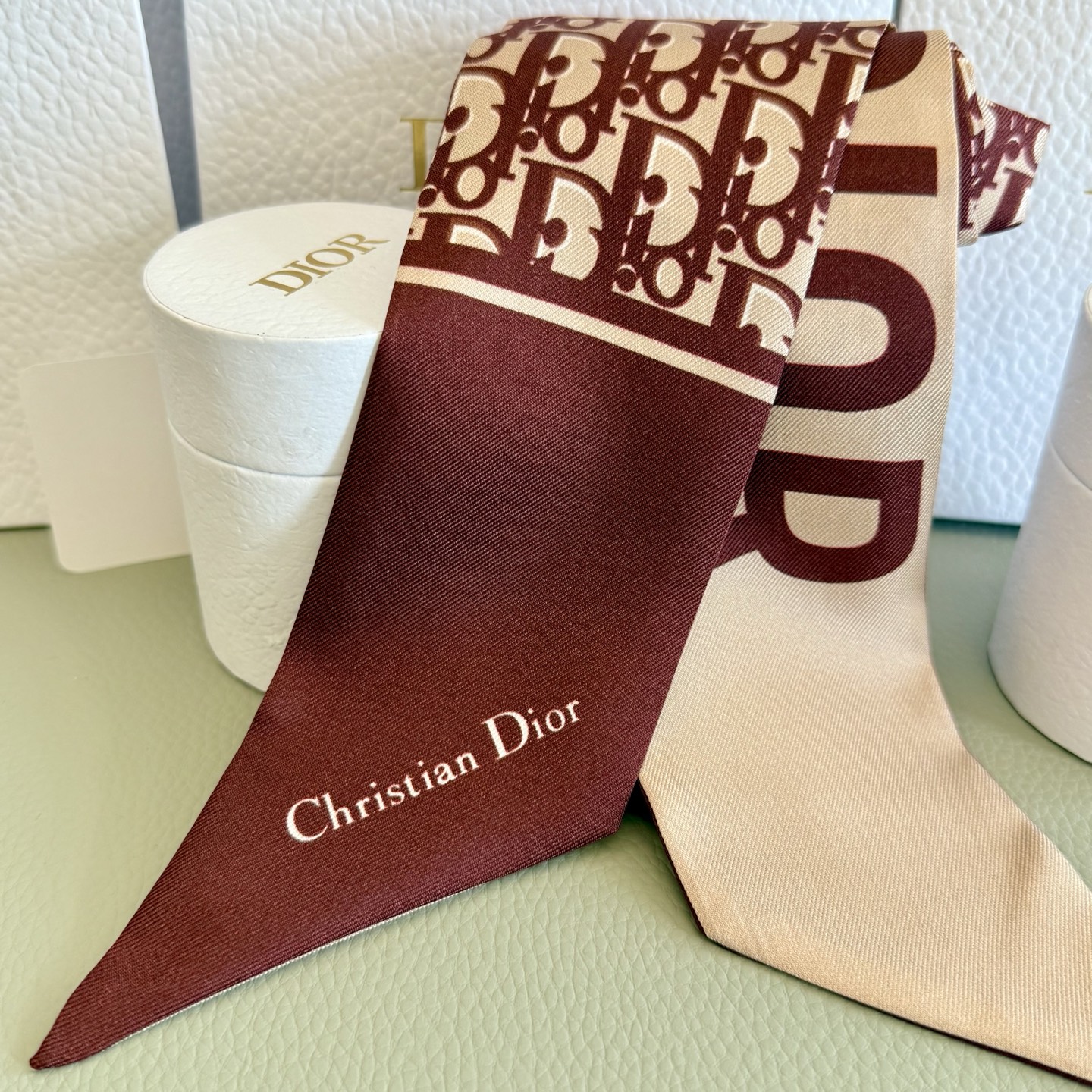 “High-Quality 95m² Blue-Grey Cabinet Ribbon with Fine Coats and Classic Design” - 图片 6