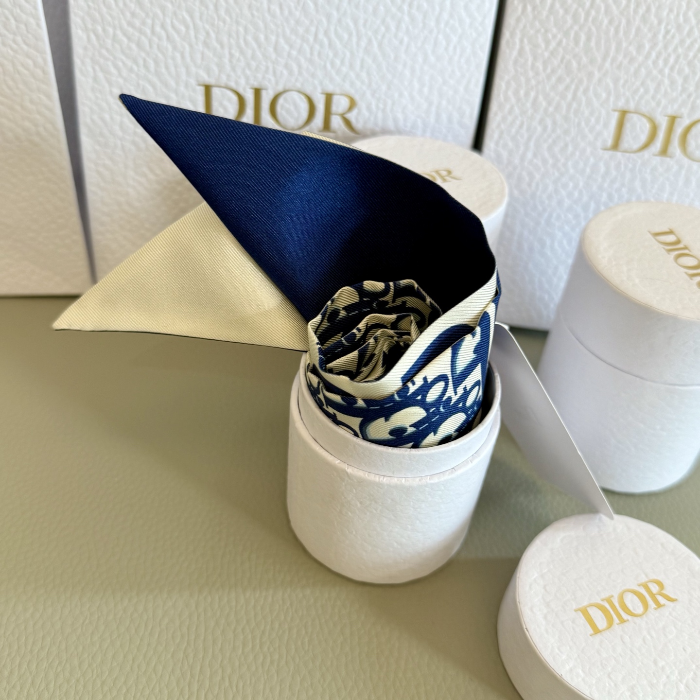 High-Quality 95m² Blue-Grey Cabinet Ribbon with Classic Design and Fine Workmanship - 图片 6