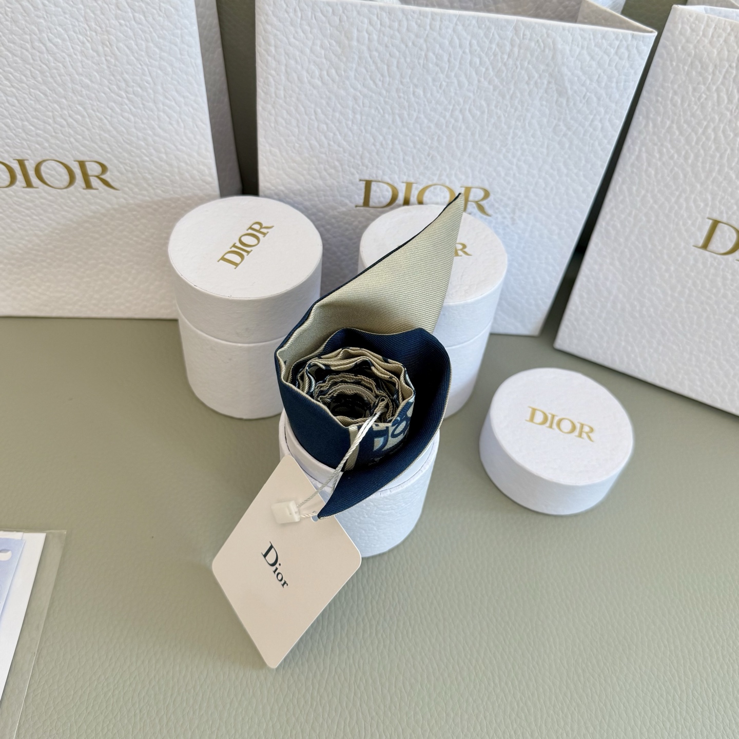 High-Quality 95m² Blue-Grey Cabinet Ribbon with Classic Design and Fine Workmanship - 图片 5