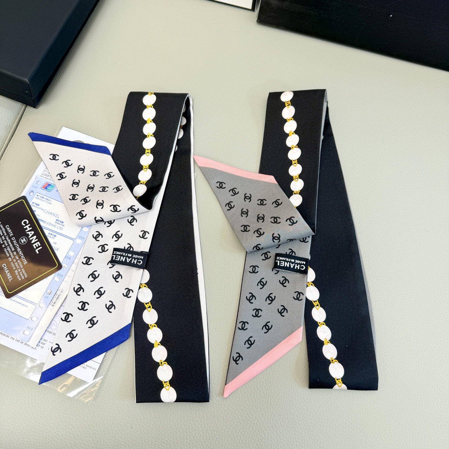 [Chanel Small Ribbons]is available