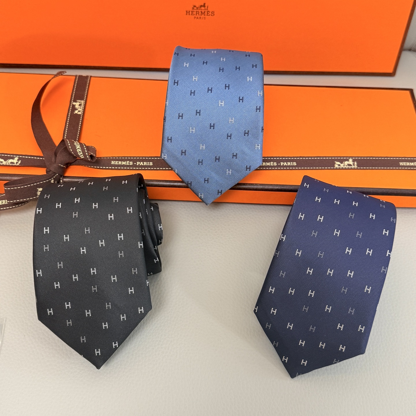 NO:301881,Special three colors, the official synchronized new 