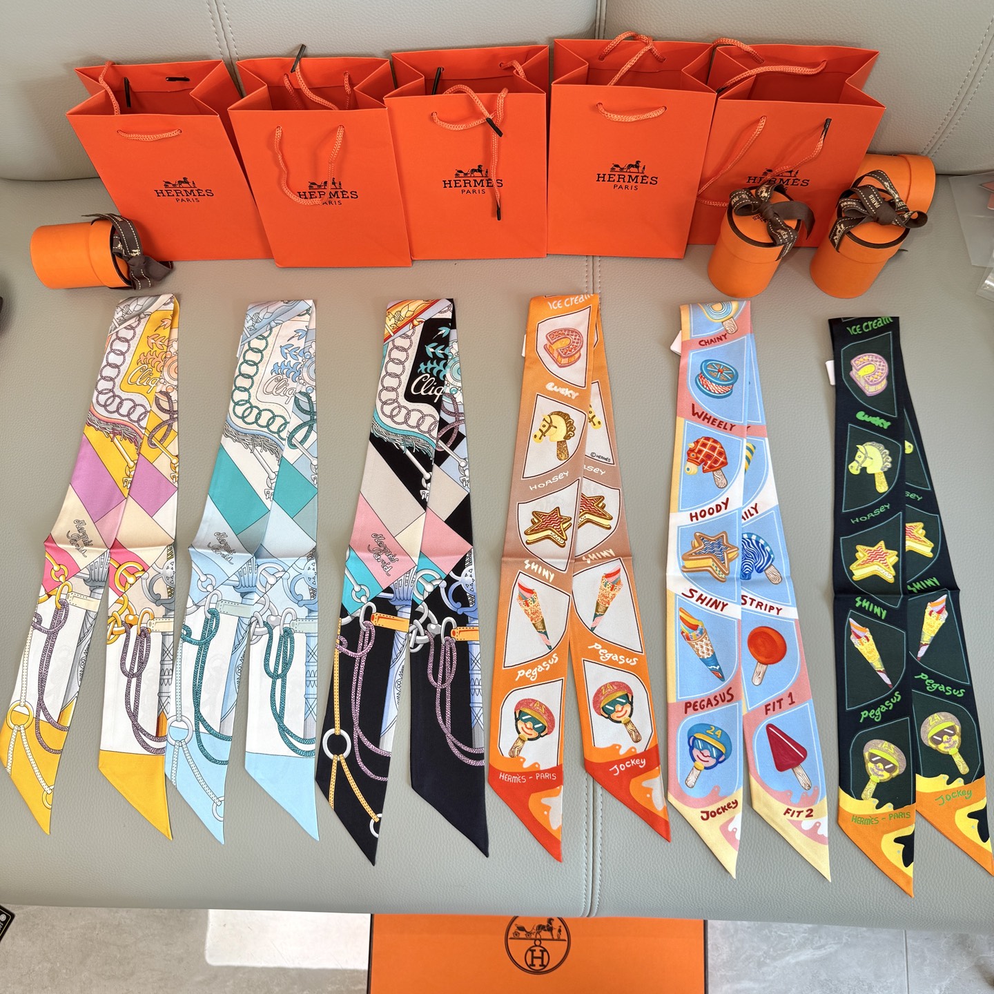 [Hermès Small Ribbons]Top-quality twill silk creates ultra-fine prints with ve