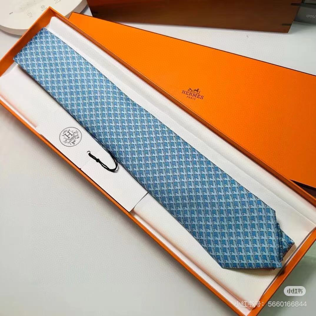 NO:301942,Special, horse-headed men's tie, Rare Hermes home has a thousand different prints of ties launched every year. From the initial geometric patterns to the main riding activities, to the current styles are much richer, with lively animals or daily life as the theme, allowing men to fully display their personal tie, tie, hermes, ties19860909特,马头男士领带,稀有爱马仕家每年都有一千条不同印花的领带面世,从最初的多以几何图案表现骑术活动为主,到如今的款式则丰富得多,以活泼的动物或日常生活 事物为主题,让男士可以充分展示自己个性领带,领带,hermes,ties,accessory