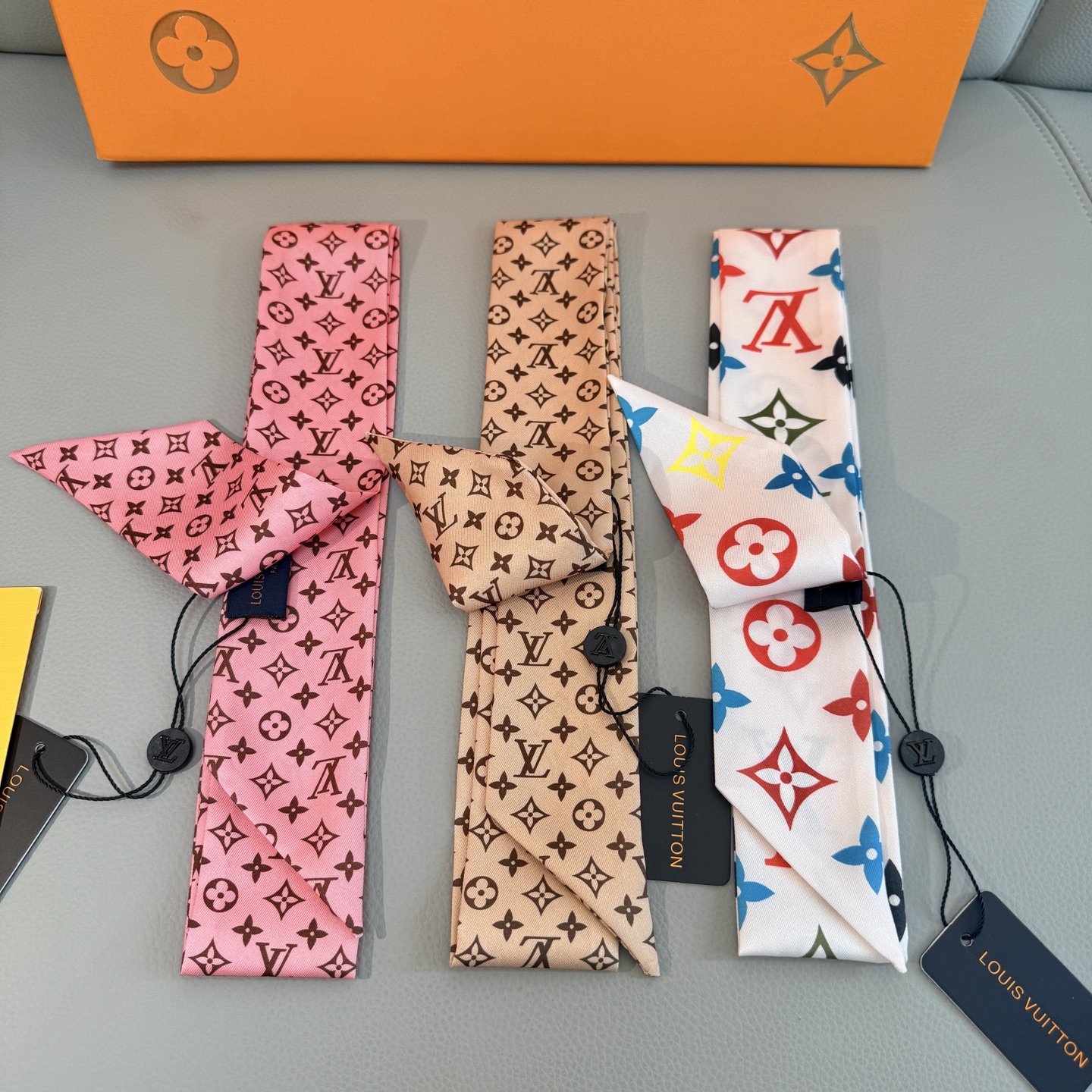 [LV Small Ribbons]