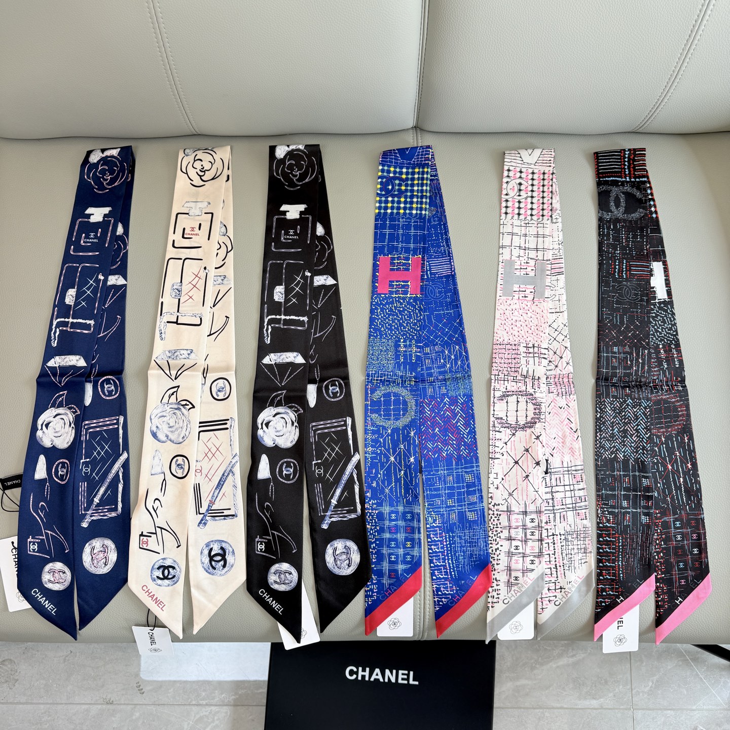 [Chanel Small Ribbons]