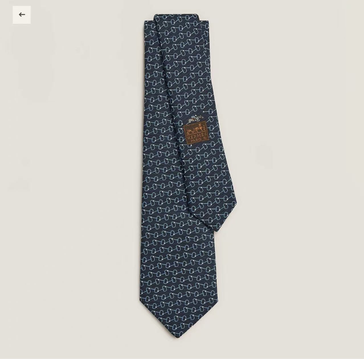 NO:302005,Special counter synchronizes new style Hermes men's tie!  Hermes tie is an indispensable item in every man’s wardrobe and the origin of a story. There is only one rule to enjoy wearing it!  Since 1949, Hermes craftsmen in Lyon, France have been making these ties. Designers Philippe Mouquet and Catherine de Karolyi made in France. Width of 7 cm tie, tie, hermes, ties19860909特专柜同步新款 爱马仕男士领带！爱马仕领带是每位男士衣橱中不可或缺的单品,也是一段故事的起源.仅有一条规则享受佩戴它的乐趣！自1949年以来,爱马仕在法国里昂的工匠一直在制作这些领带.设计师菲利浦·穆盖（PhilippeMouquet）和凯瑟琳·德·卡罗伊（CatherinedeKarolyi)法国制造.宽度7厘米领带,领带,hermes,ties,accessory