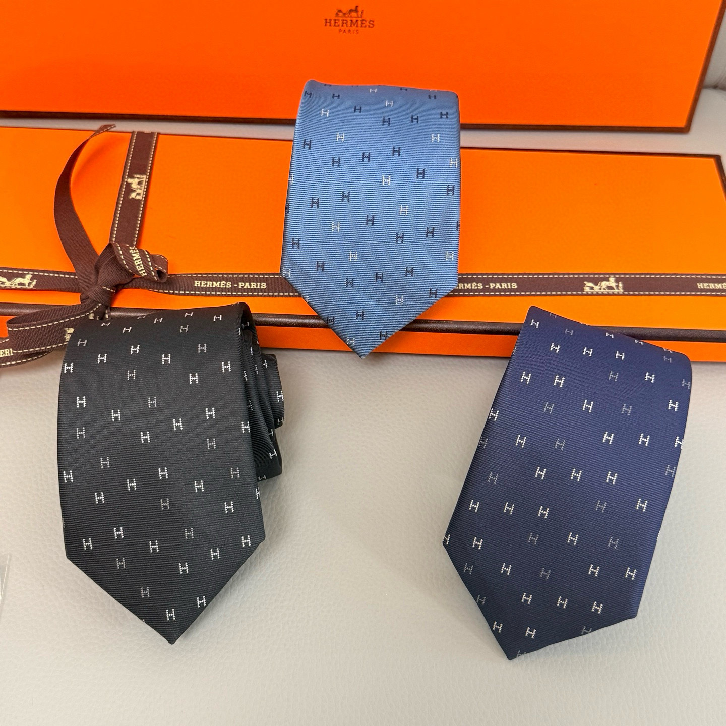 NO:302009,Special three colors, the official synchronized new 