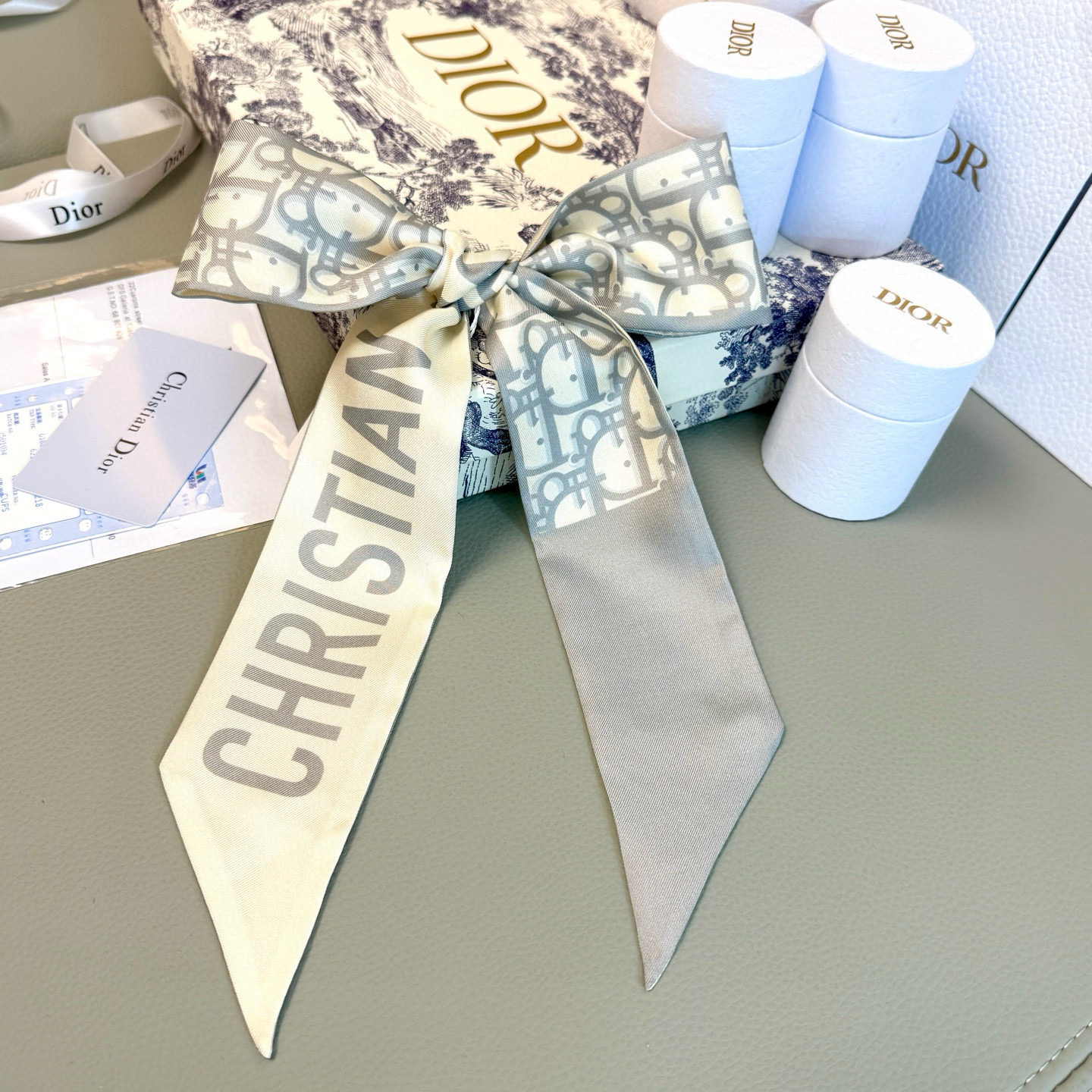 [Dior Small Ribbons]