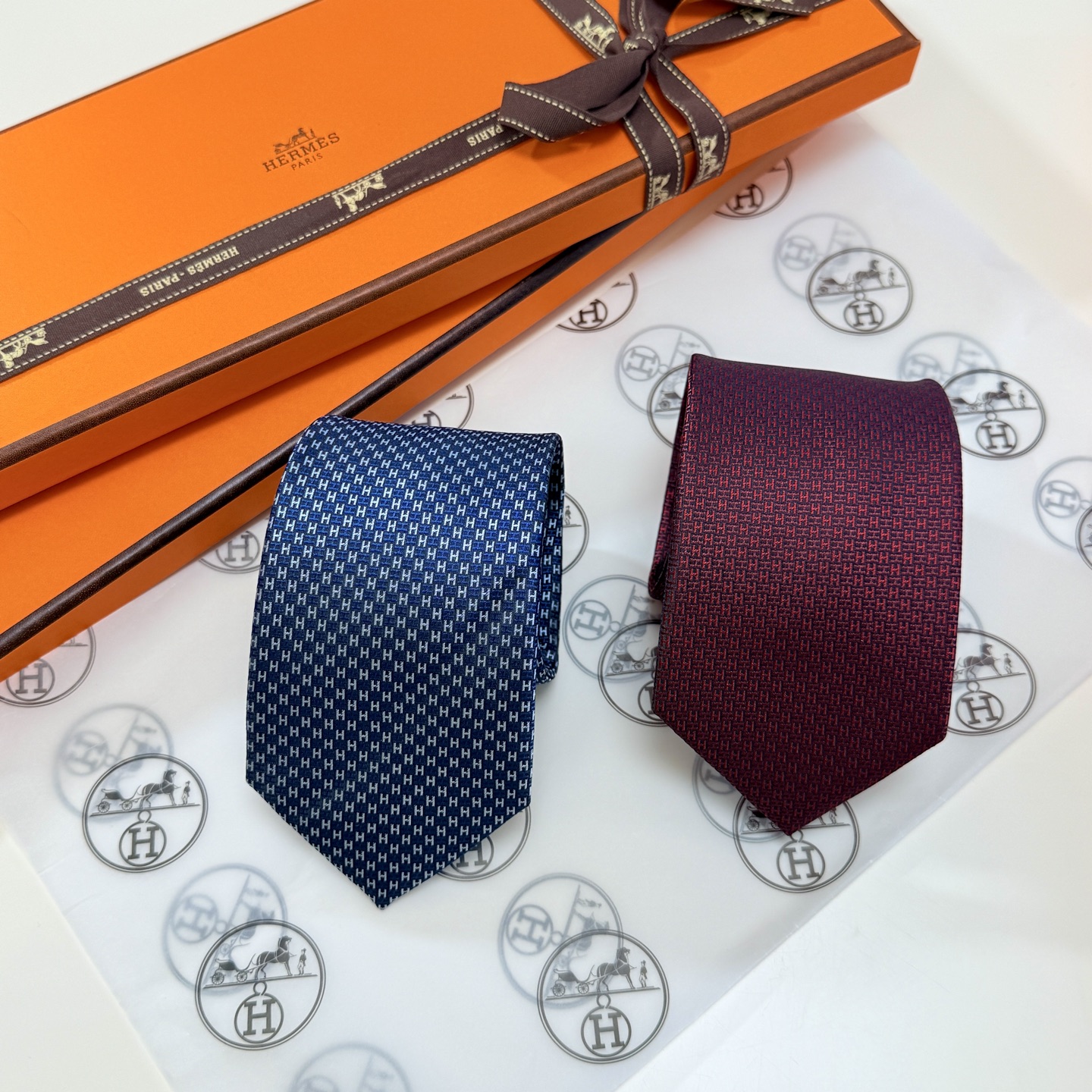 NO:302055,The new Hermes H Phantom Men's Tie Series allows men to fully demonstrate their personality. Top twill silk handmade custom ties, tie, hermes, real silk, ties19860909批出货啦爱马仕H幻影男士新款领带系列,让男士可以充分展示自己个性.顶级斜纹真丝手工定制领带,领带,hermes,real silk,ties,accessory