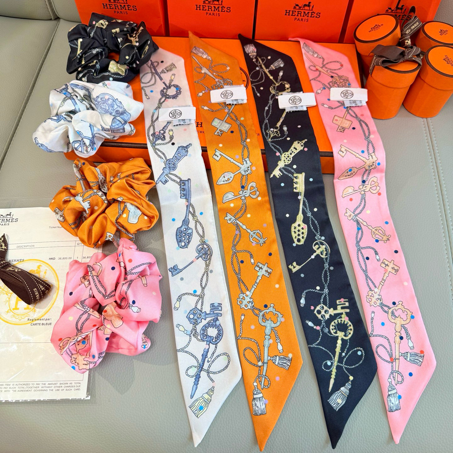 [Hermès Small Ribbons]Twilly Scarf This small silk scarf accessory is worn in