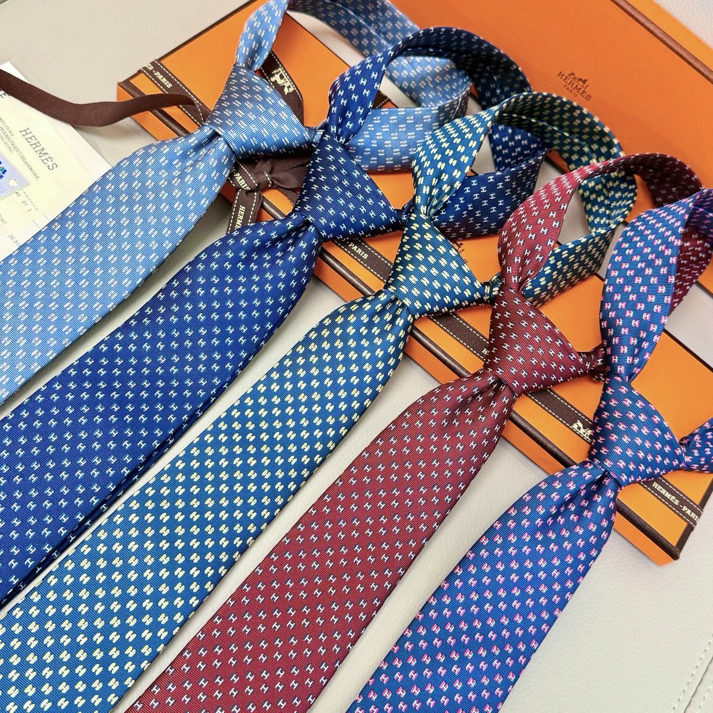[Hermès Ties]