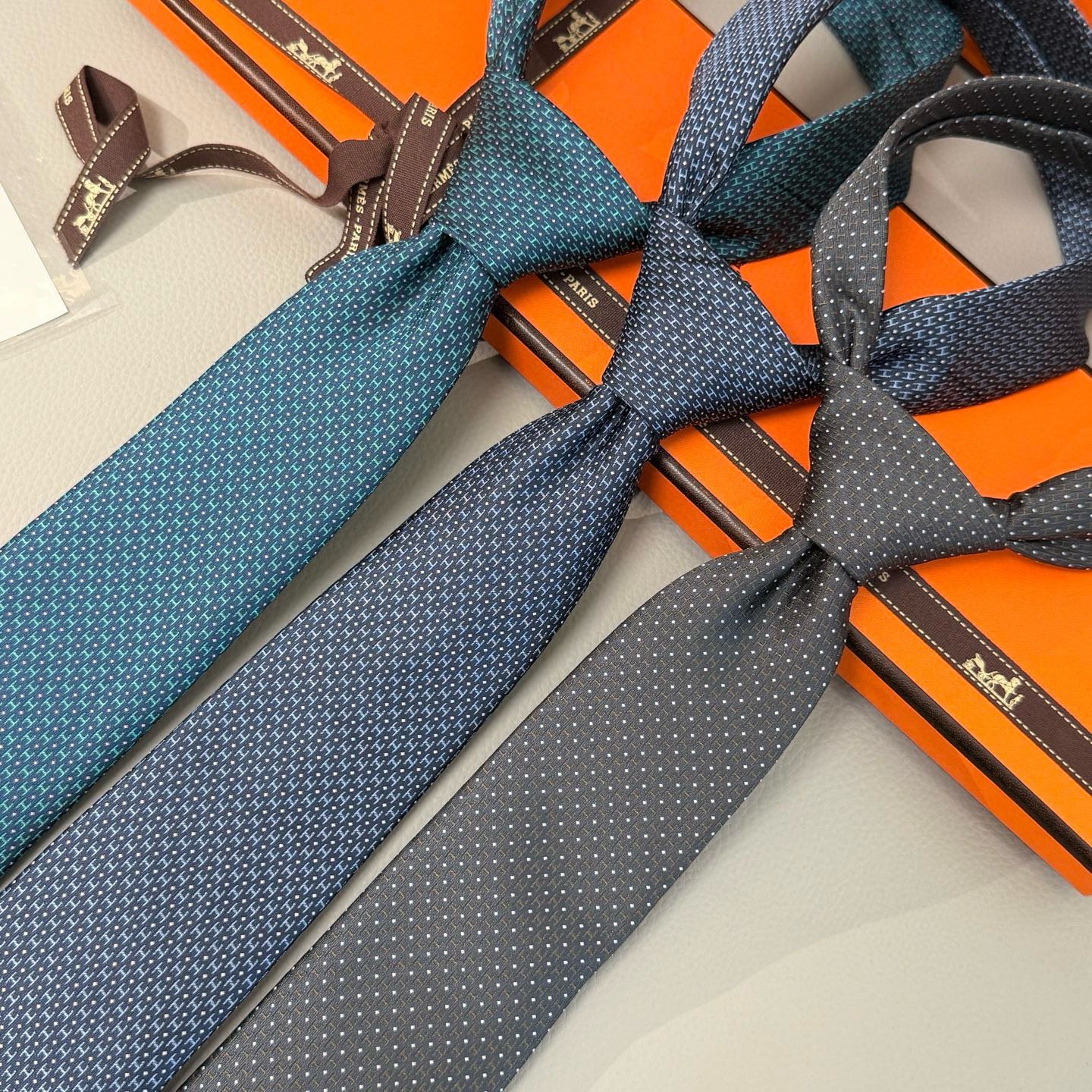 [Hermès Ties]