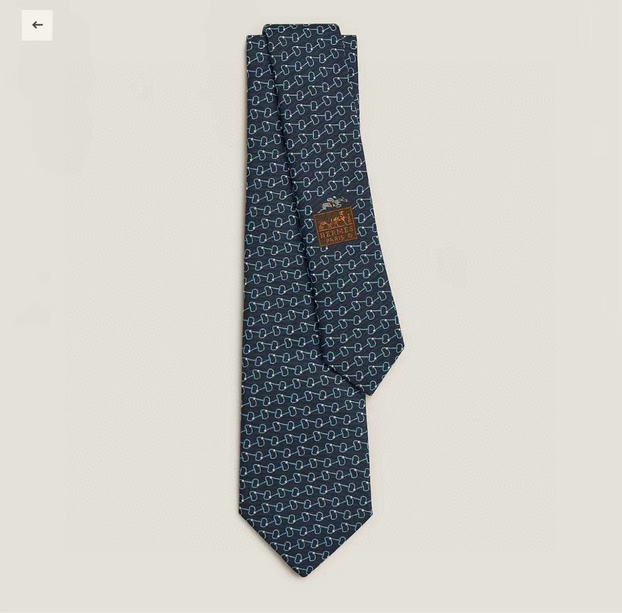 NO:372373,Special counter synchronizes new style Hermes men's tie!  Hermes tie is an indispensable item in every man’s wardrobe and the origin of a story. There is only one rule to enjoy wearing it!  Since 1949, Hermes craftsmen in Lyon, France have been making these ties. Designers Philippe Mouquet and Catherine de Karolyi made in France. Width of 7 cm tie, tie, hermes, ties19860909特专柜同步新款 爱马仕男士领带！爱马仕领带是每位男士衣橱中不可或缺的单品,也是一段故事的起源.仅有一条规则享受佩戴它的乐趣！自1949年以来,爱马仕在法国里昂的工匠一直在制作这些领带.设计师菲利浦·穆盖（PhilippeMouquet）和凯瑟琳·德·卡罗伊（CatherinedeKarolyi)法国制造.宽度7厘米领带,领带,hermes,ties,accessory