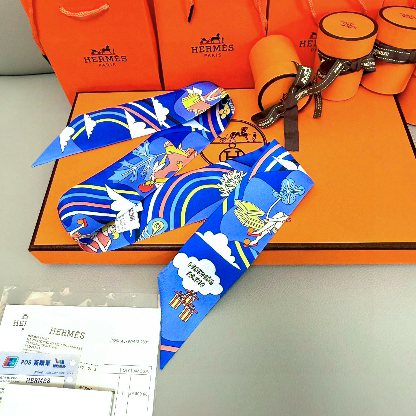 💰( 穿荷葉裙的女孩）爱马仕Hermes“ Carres Volants” Twilly小丝巾
Twil