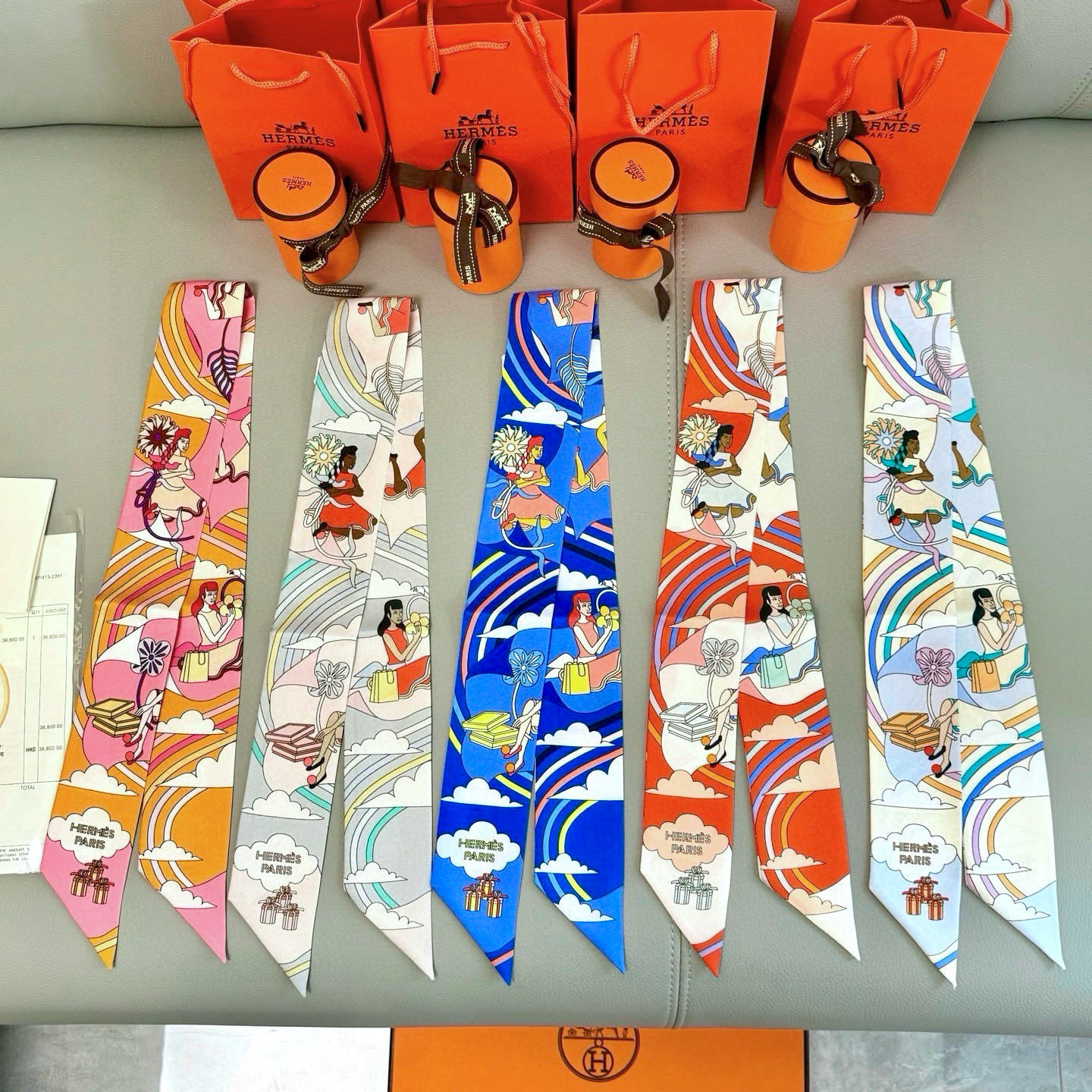 💰( 穿荷葉裙的女孩）爱马仕Hermes“ Carres Volants” Twilly小丝巾
Twil