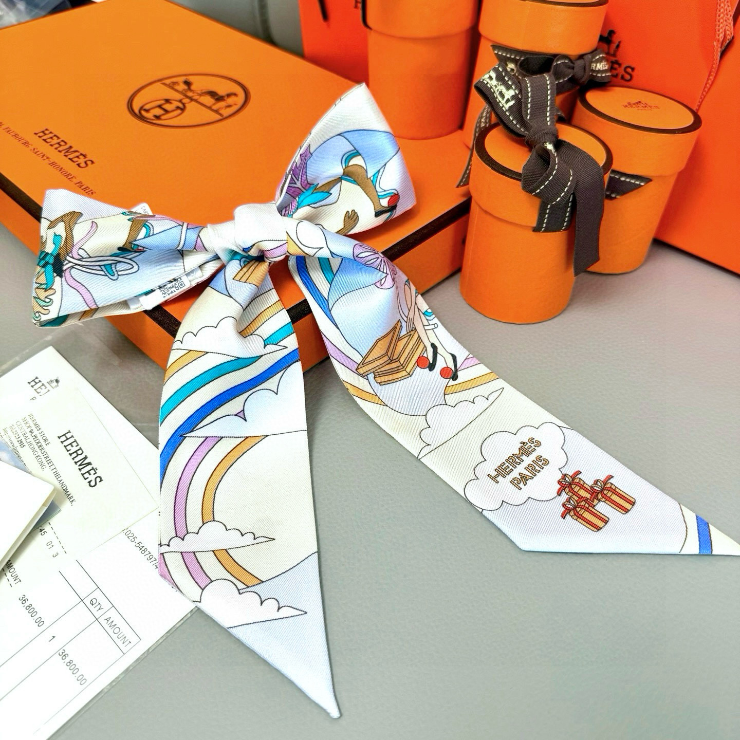 💰( 穿荷葉裙的女孩）爱马仕Hermes“ Carres Volants” Twilly小丝巾
Twil