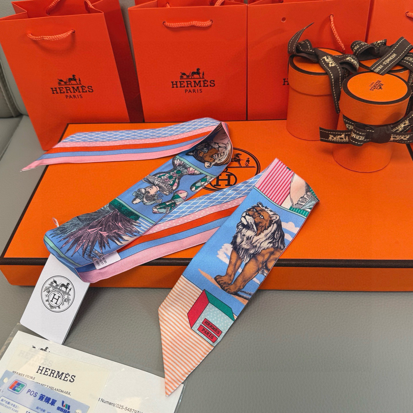 💰爱马仕Hermes “新型大剧院”Twilly小丝巾
Twilly小丝巾（100%桑蚕丝）重磅18姆米