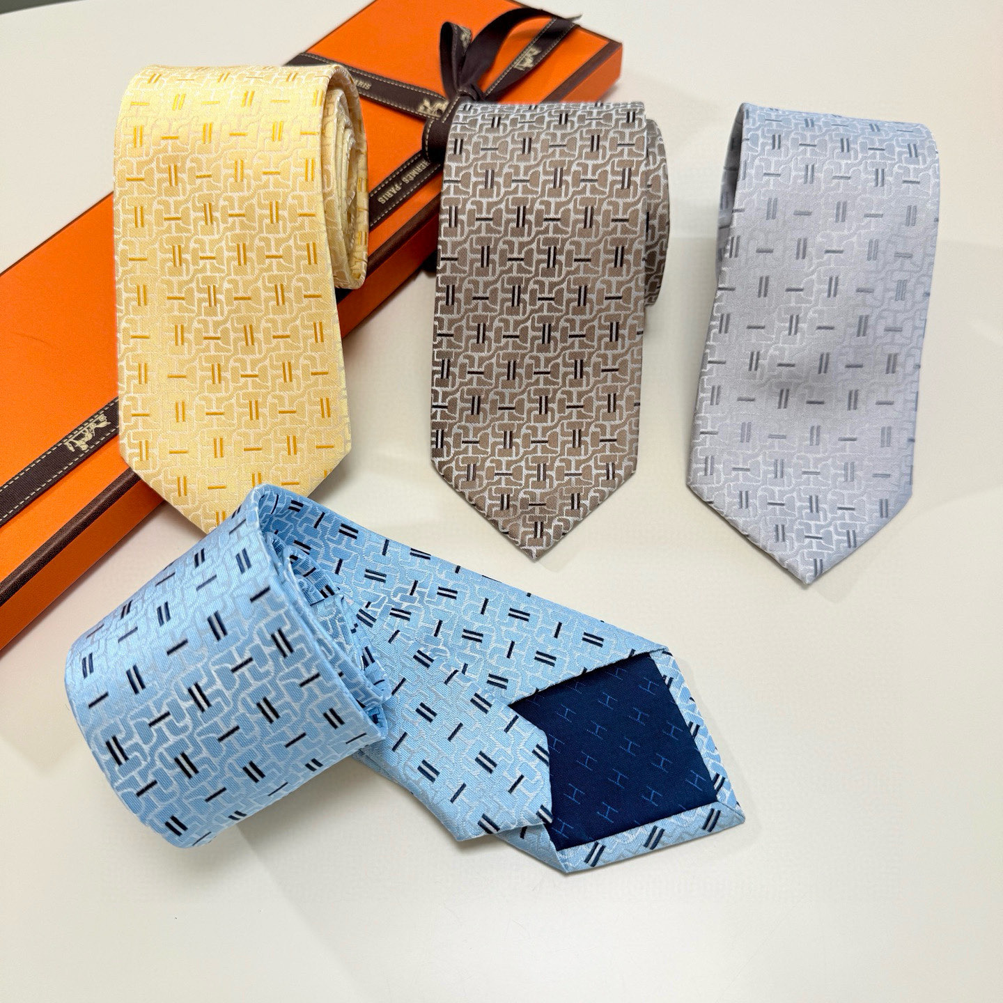 NO:372510,New tie shipments are shipped Hermes men's new tie series, allowing men to fully demonstrate their personality. Top twill silk handmade custom ties, tie, hermes, real silk, ties19860909批新款领带出货啦爱马仕男士新款领带系列,让男士可以充分展示自己个性.顶级斜纹真丝手工定制领带,领带,hermes,real silk,ties,accessory