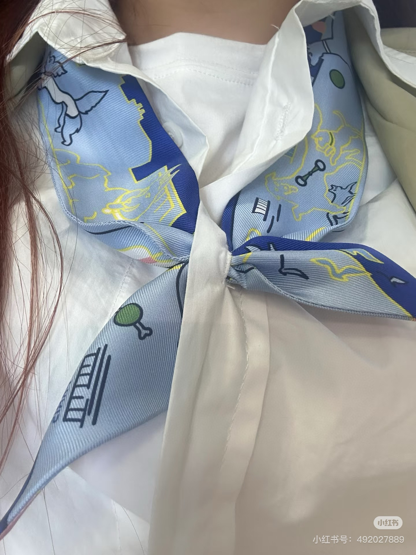 。“巴黎爱犬”Twilly小丝巾
Twilly 小丝巾（100%桑蚕丝）重磅18姆米斜纹面料
这款小巧的