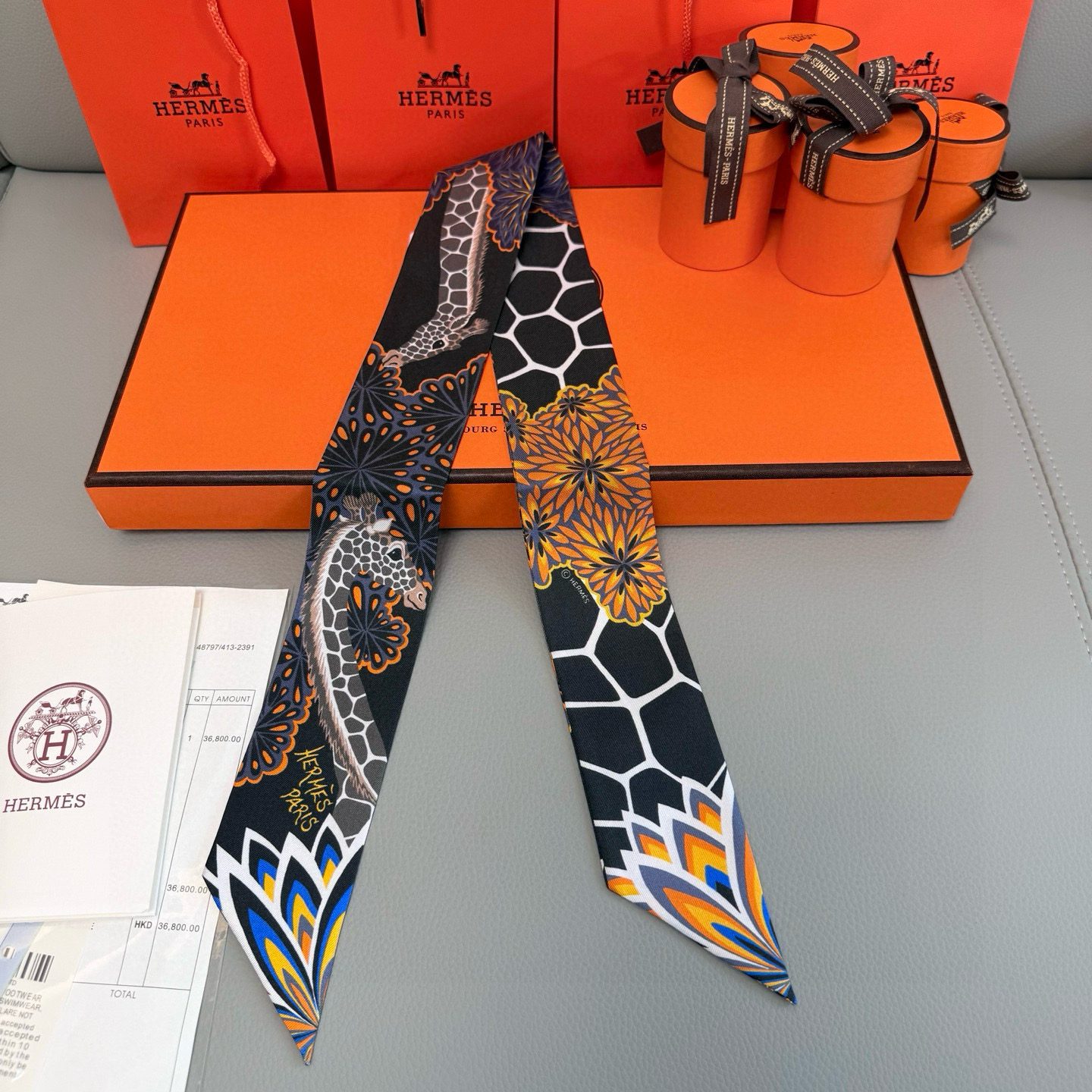 。爱马仕Hermes “美惠三女神”Twilly小丝巾
Twilly小丝巾（100%桑蚕丝）重磅18姆米