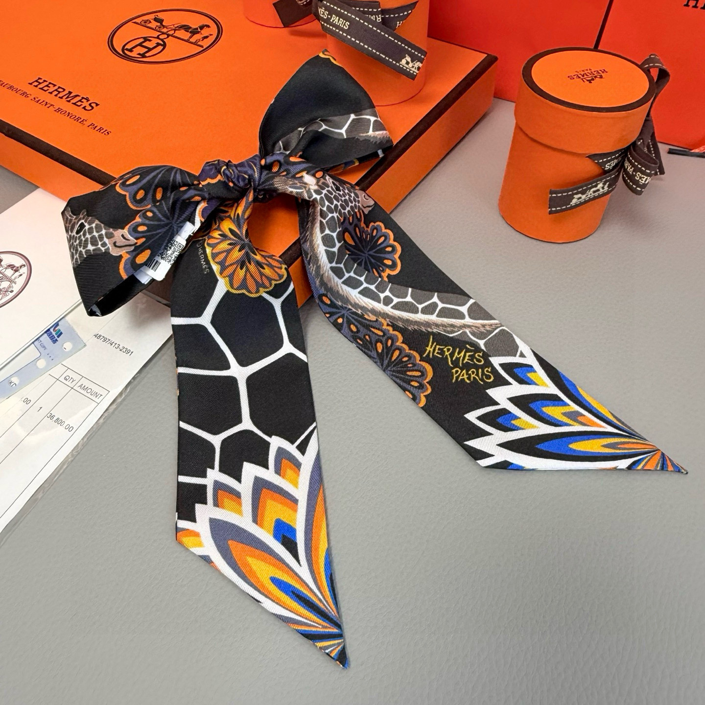 。爱马仕Hermes “美惠三女神”Twilly小丝巾
Twilly小丝巾（100%桑蚕丝）重磅18姆米